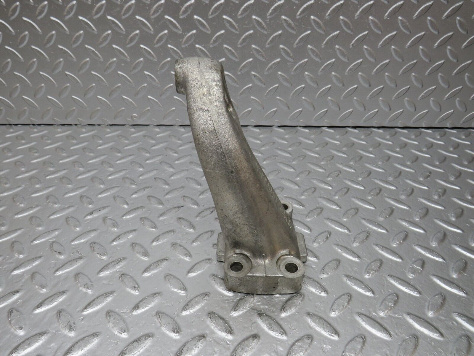 31046 Mercedes-Benz W123 200D Engine Mount Bracket Left Side 6152231304