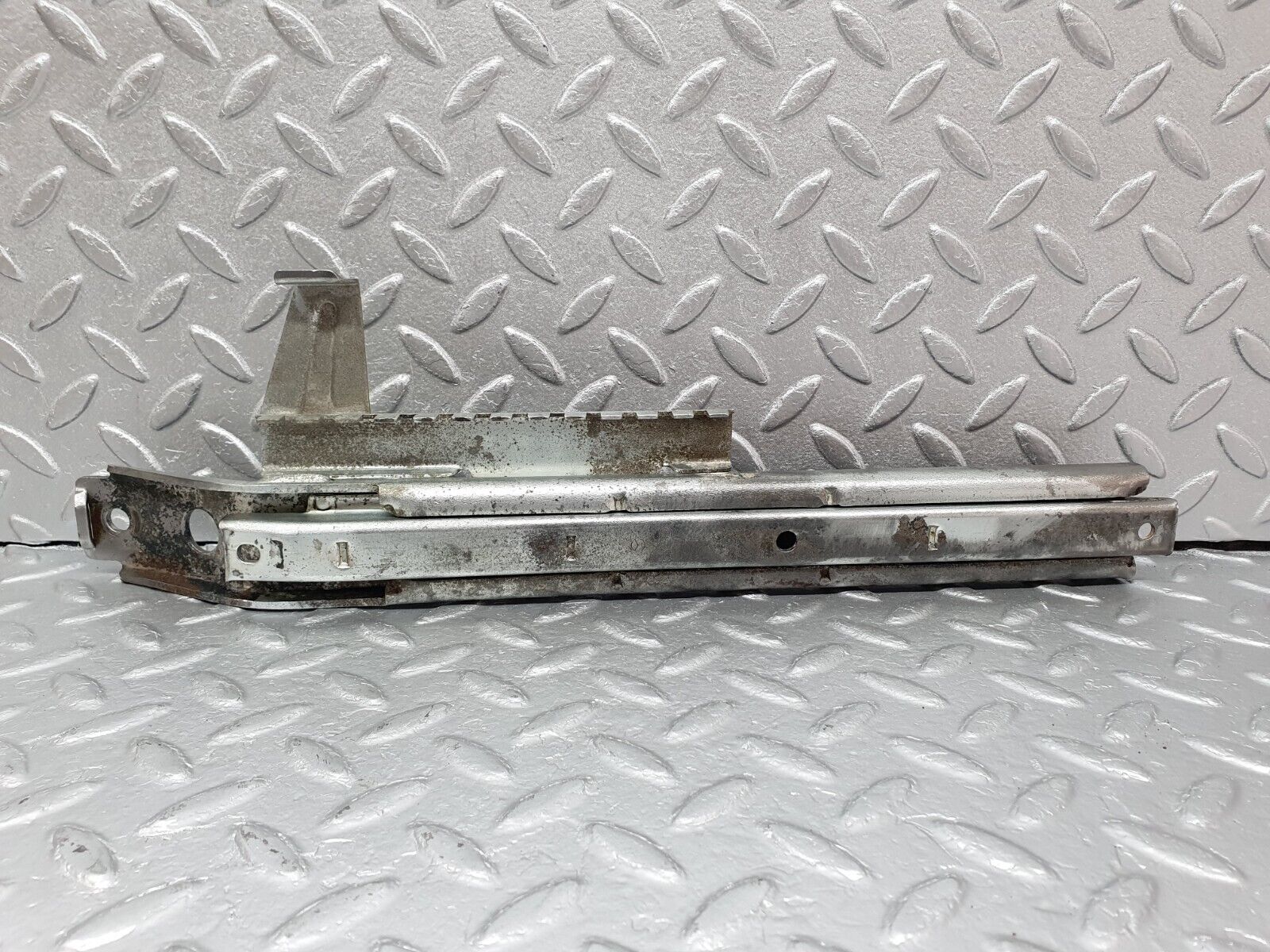 40804 Mercedes-Benz W123 300D Front Right Seat Rail Pair