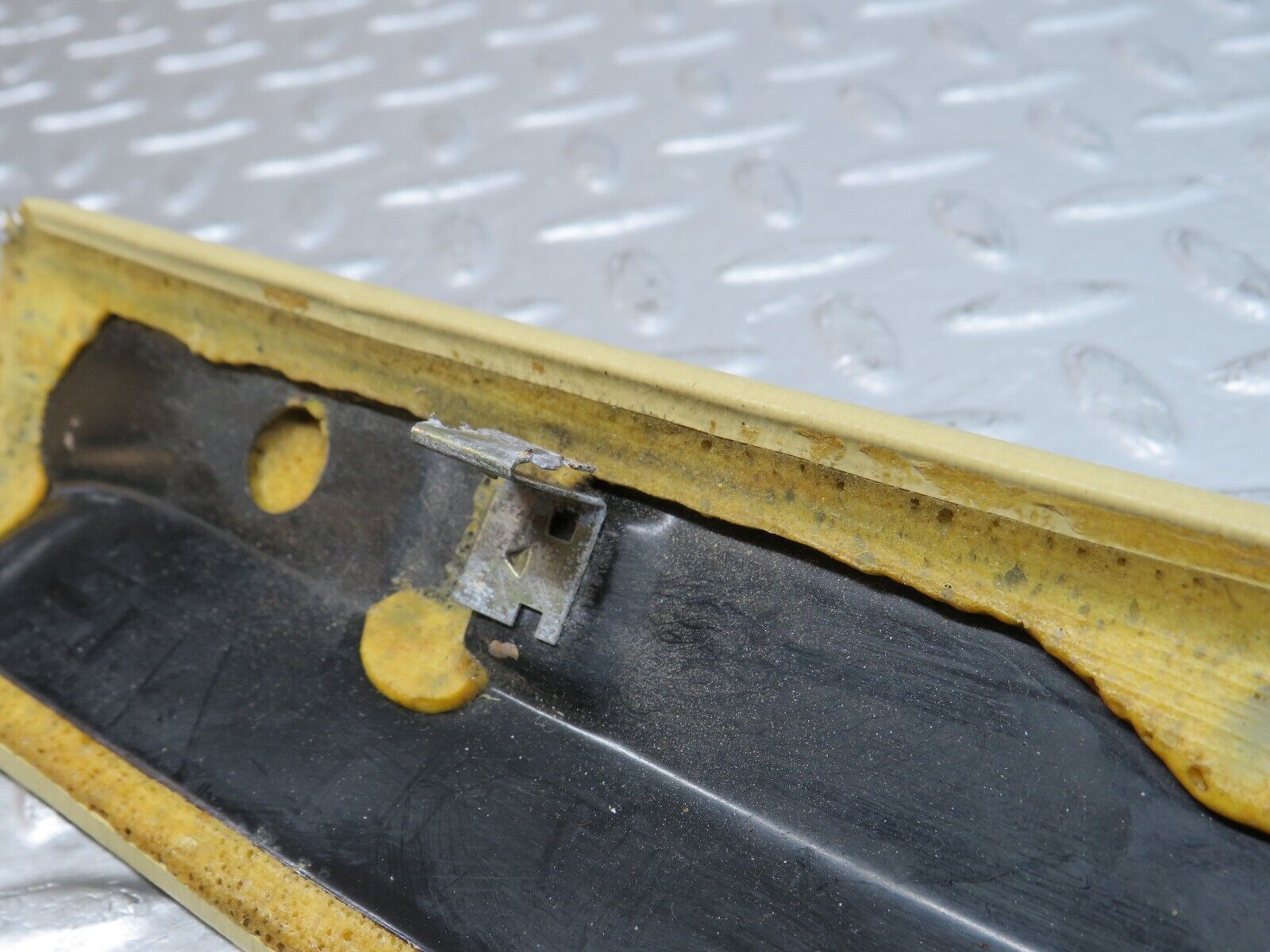 0497 Mercedes-Benz W123 230E A Pillar Cover Panel Left Beige