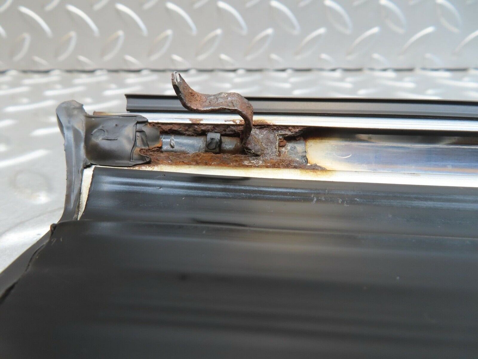 13463 Mercedes-Benz W123 200 Front Right Door Lower Trim