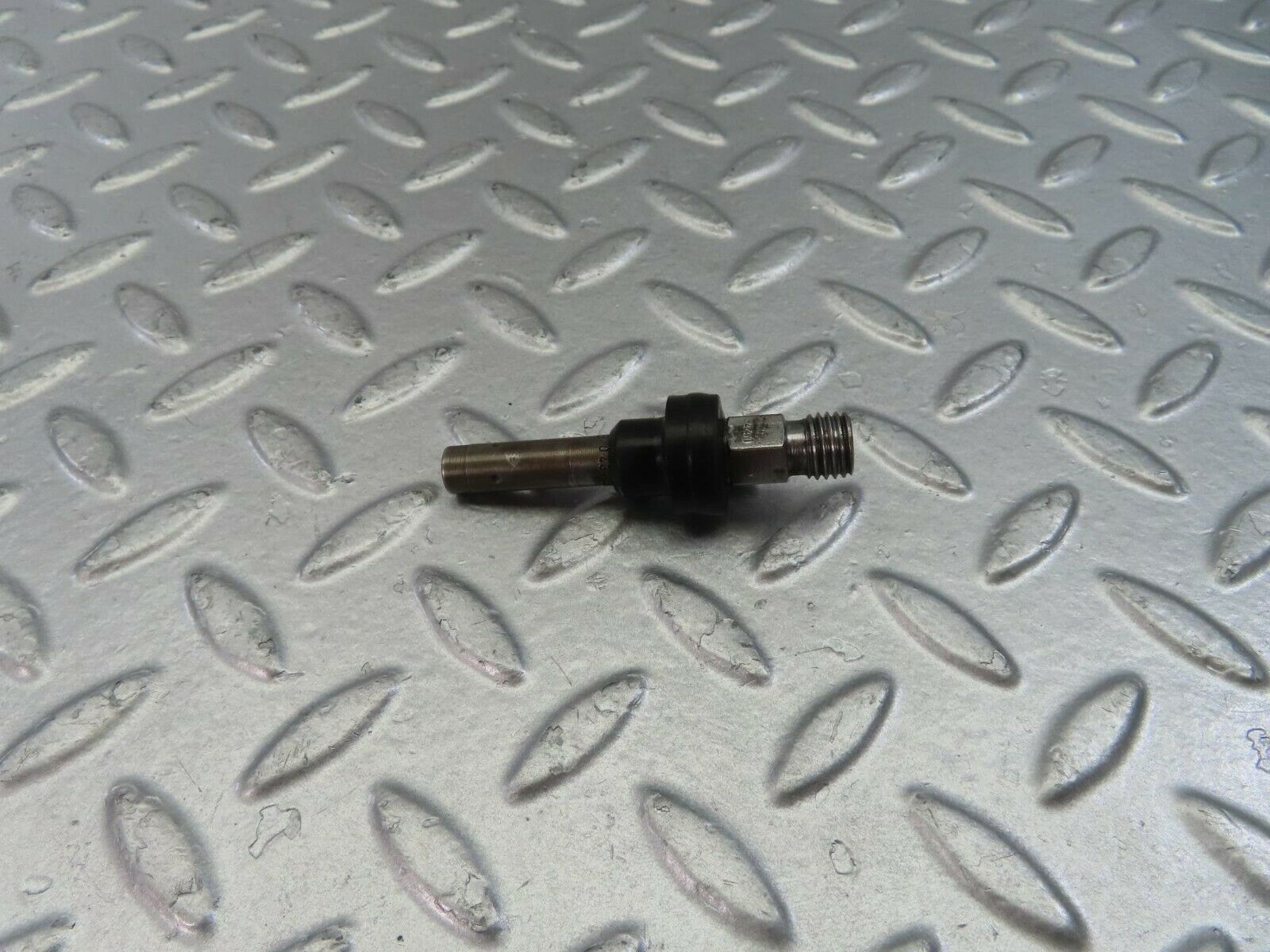 10792 Mercedes-Benz W123 230E Fuel Injector Bosch 0437502010