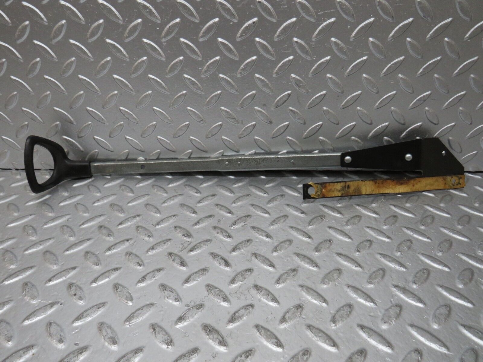 27011 Mercedes-Benz W123 240D Front Right Seat Sliding Adjust Handle