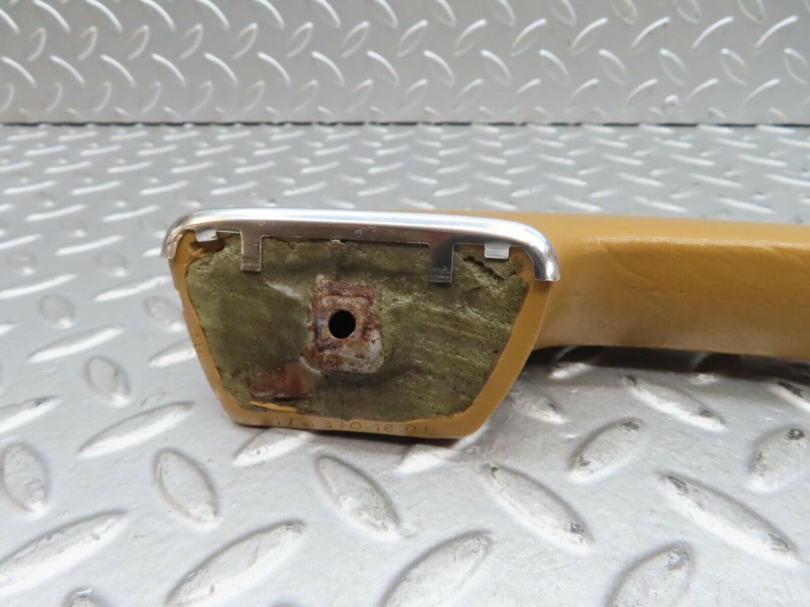15845 Mercedes-Benz W123 280E Rear Right Interior Door Handle Beige 1239701801