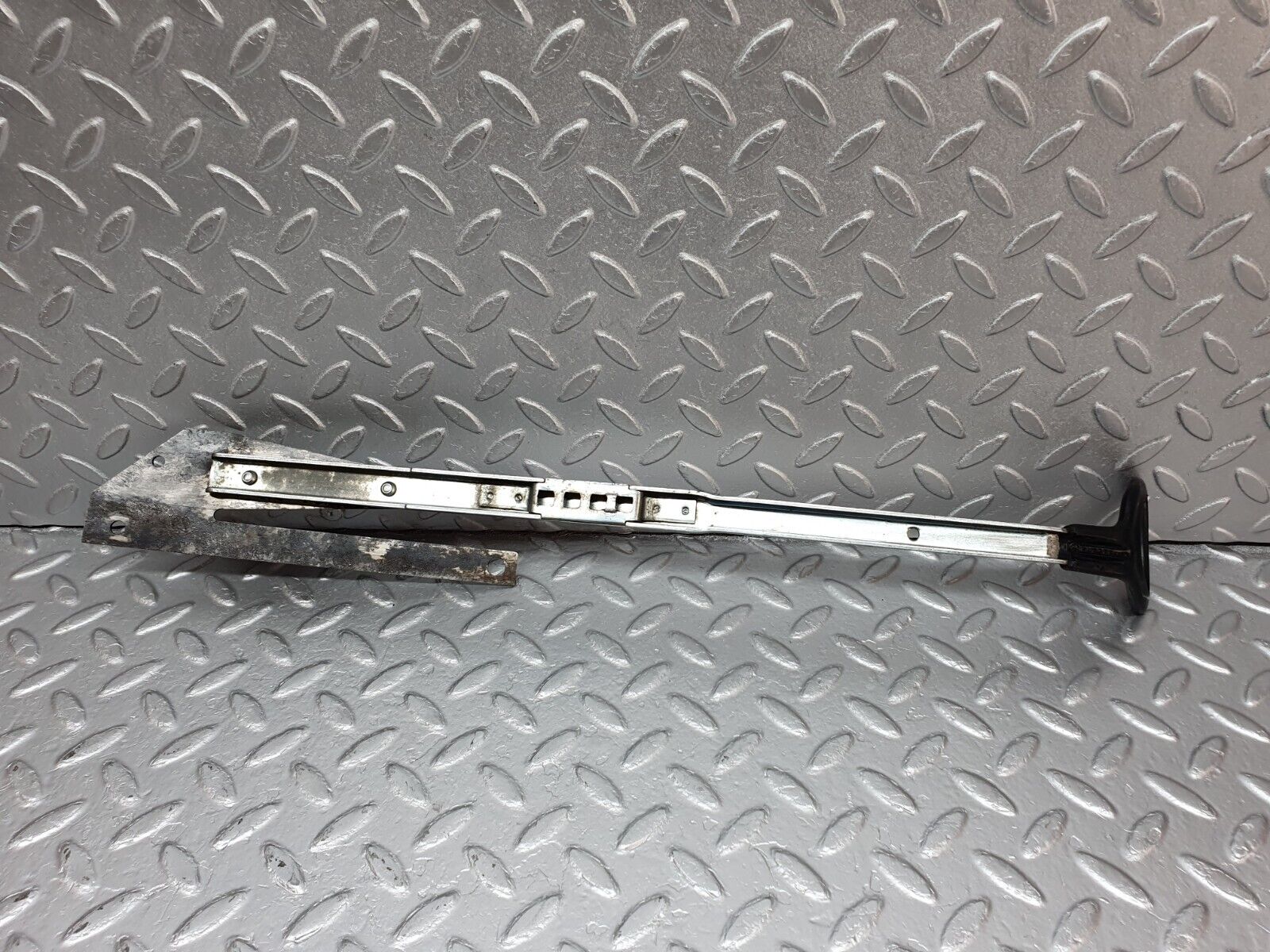 40792 Mercedes-Benz W123 300D Front Right Seat Sliding Adjust Handle