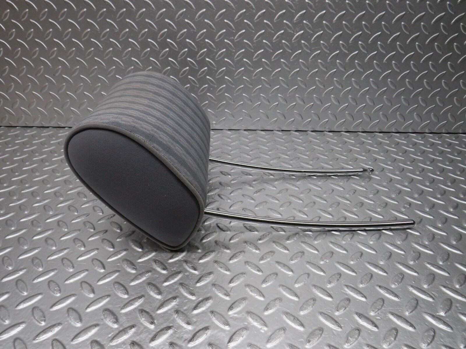 30431 Mercedes-Benz W124 230E Front Seat Headrest