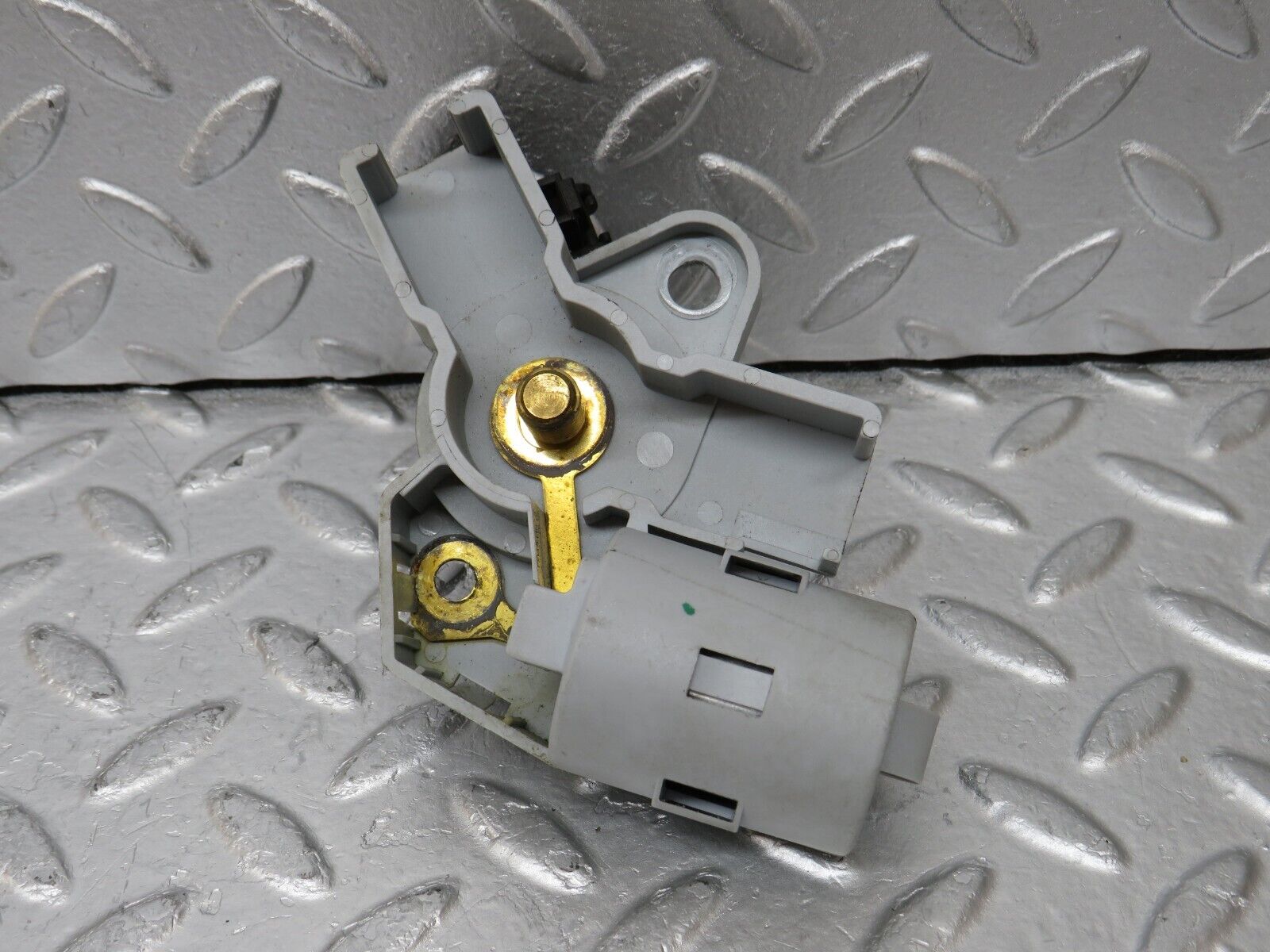 34897 Mercedes-Benz W210 320E Battery Positive Cable Connector 0055463937