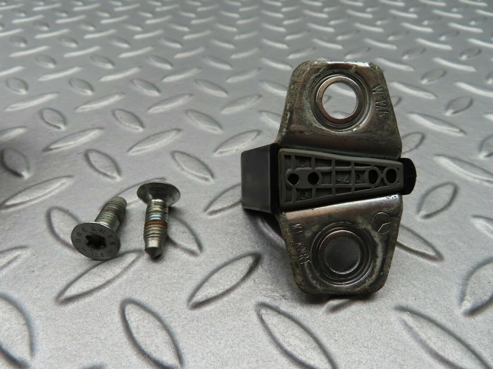 5370 Mercedes-Benz W124 230E Door Lock Latch