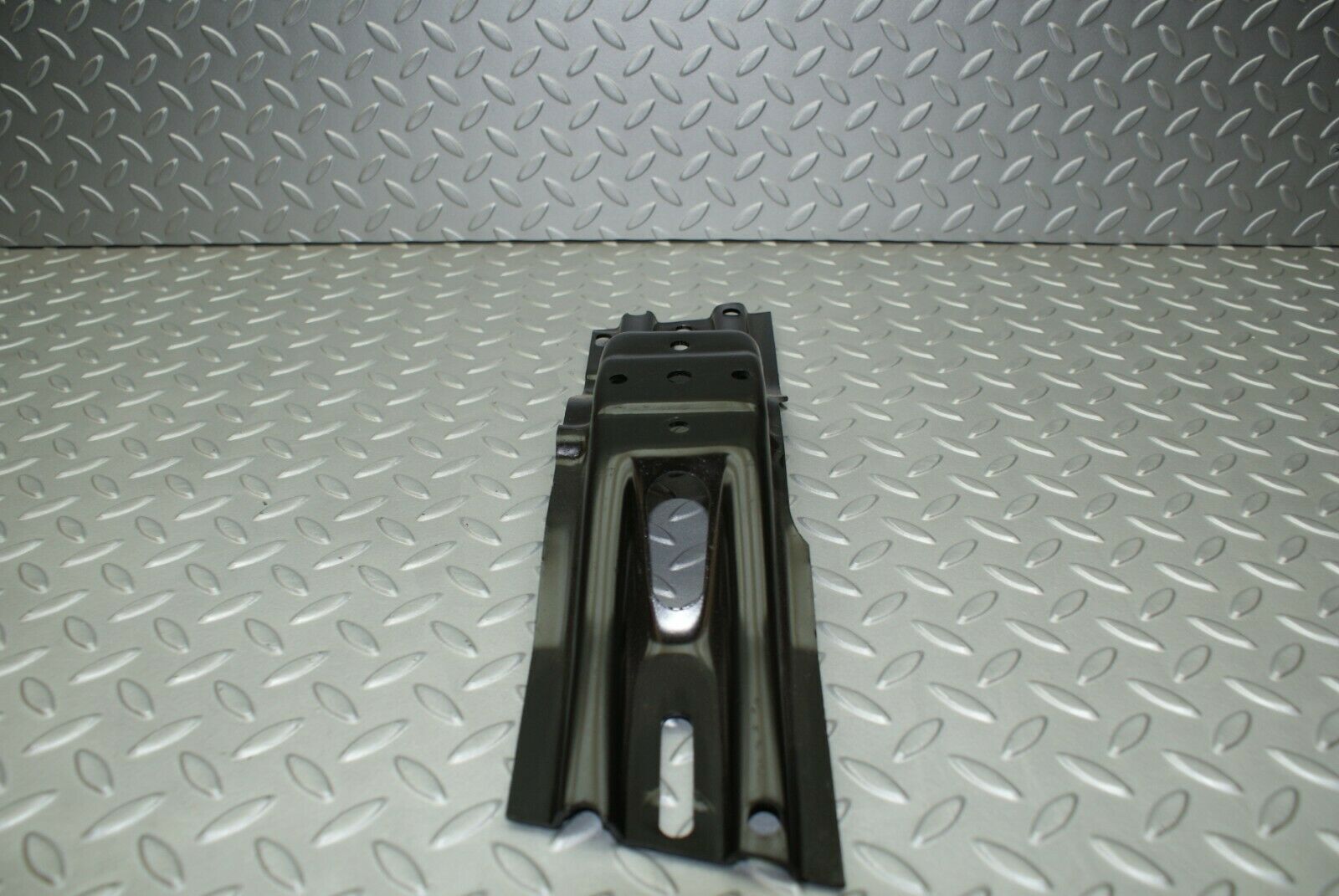 3220 Mercedes-Benz W115 220D Manual Gearbox Bracket Mounting