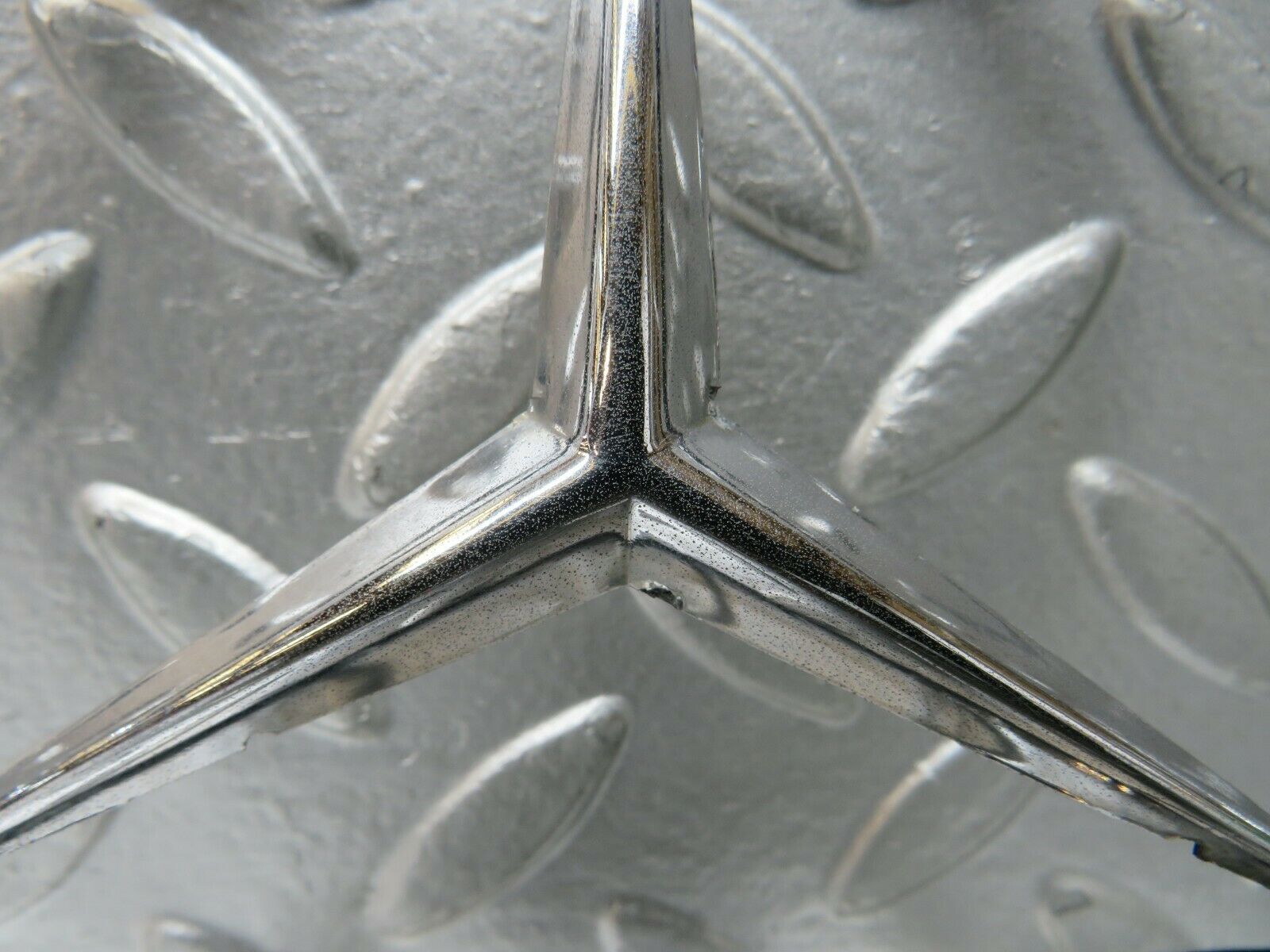 23255 Mercedes-Benz W116 350SE Trunk Badge Emblem