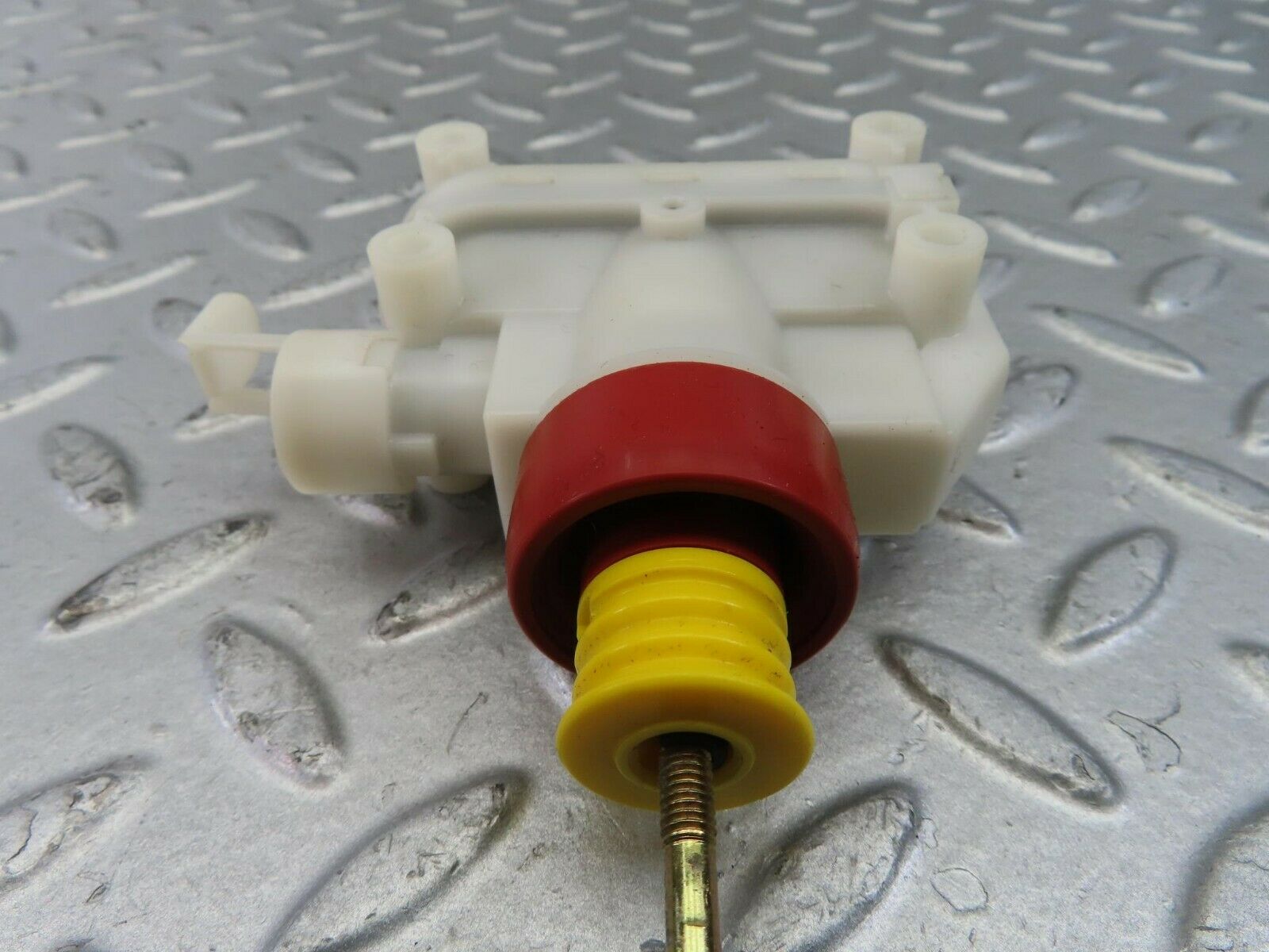 10363 Mercedes-Benz W201 190E Trunk Lock Vacuum Actuator