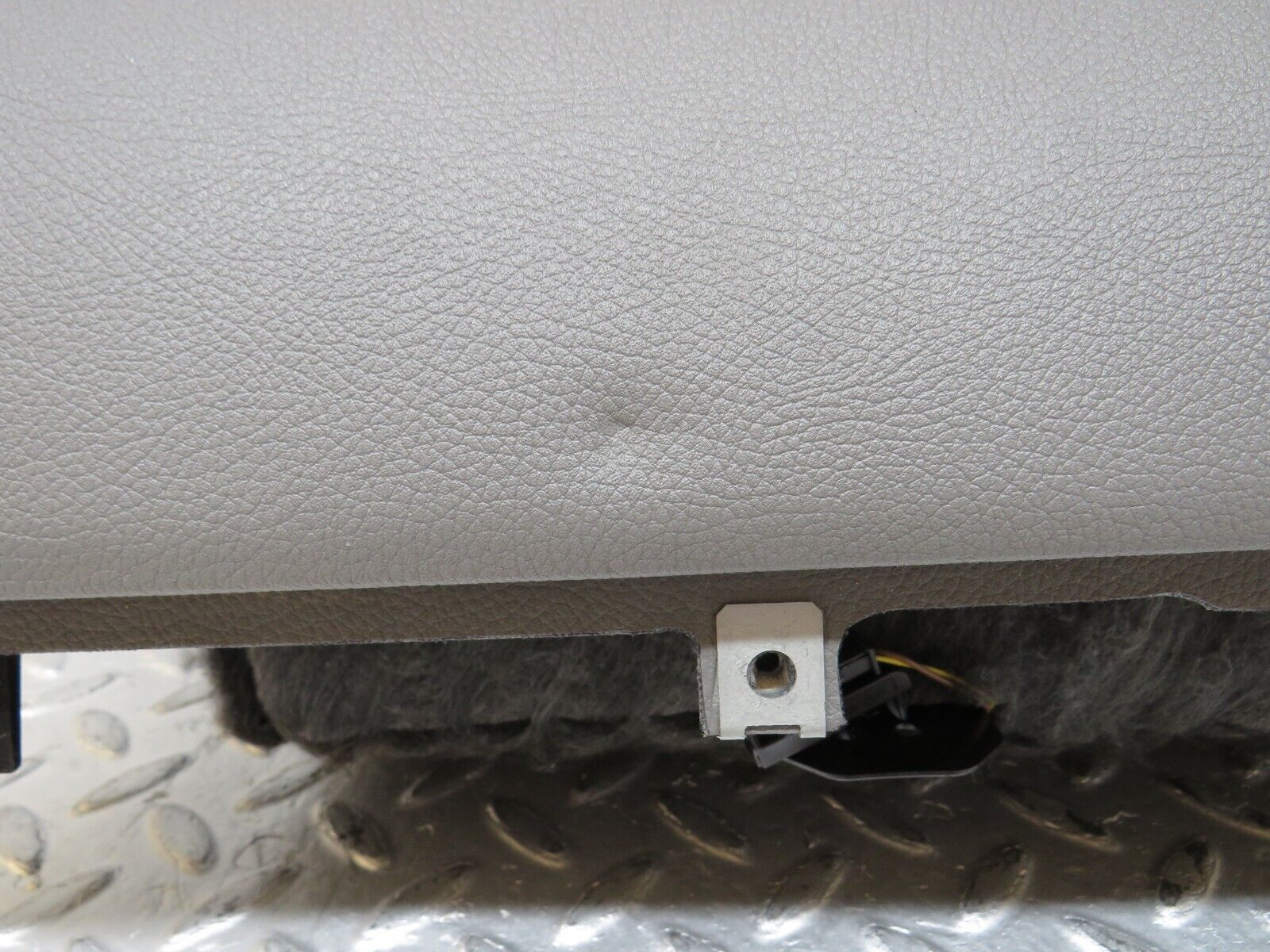 35201 Mercedes-Benz W221 Glove Box No Key