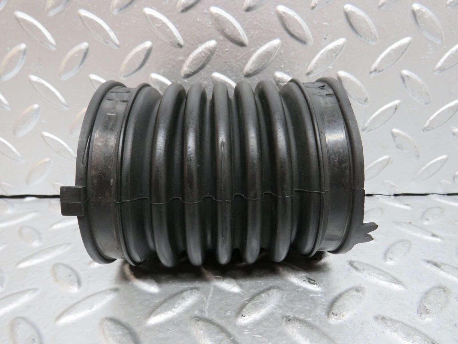 29113 Mercedes-Benz C124 320CE Coupe Air Intake Hose 1040940191