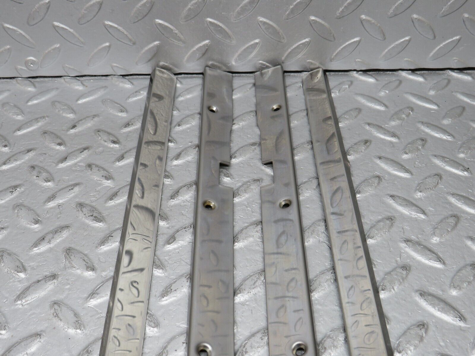 36215 Mercedes-Benz W126 420SE Sunroof Chrome Trim Set