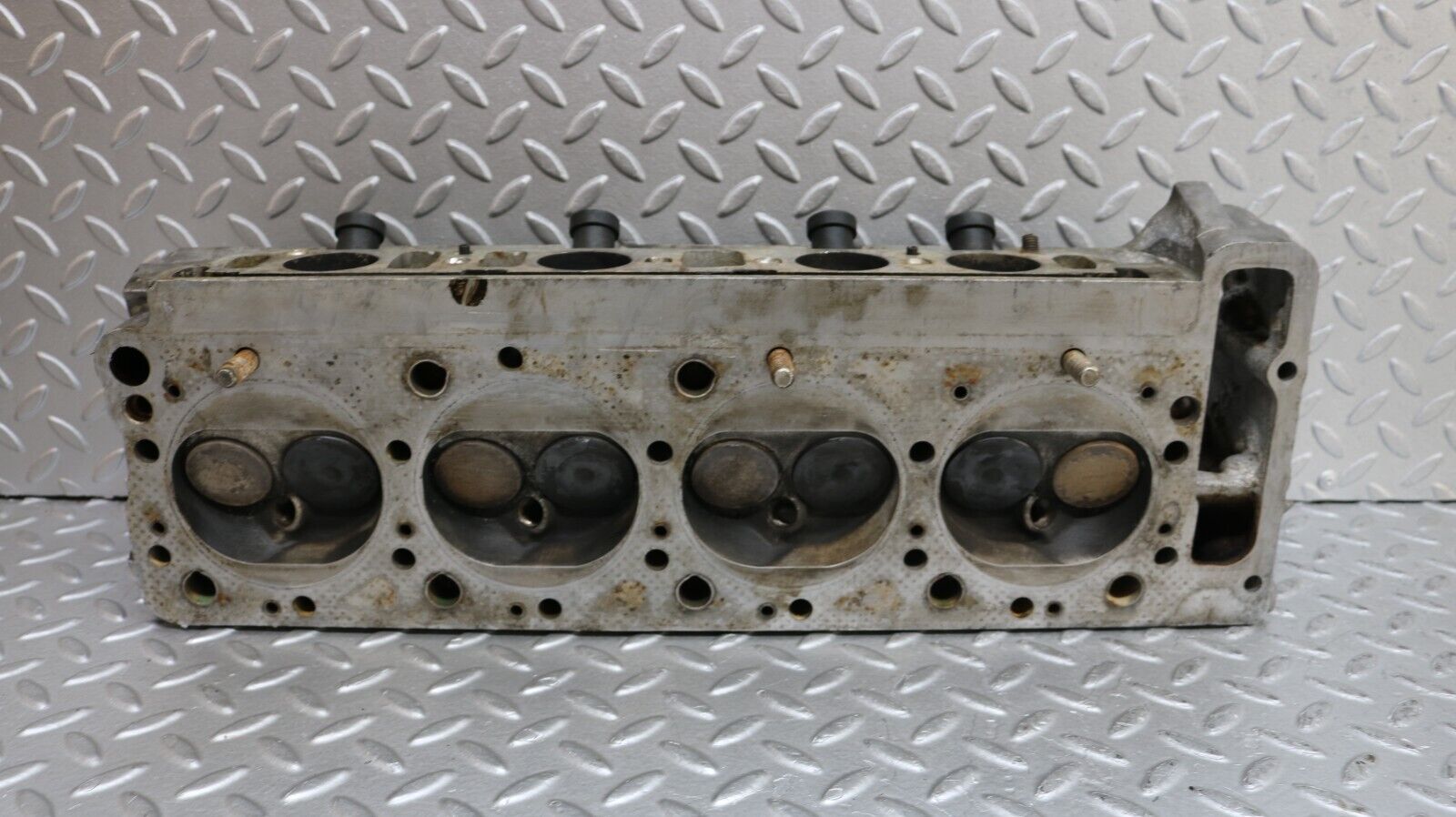 37170 Mercedes-Benz C126 420SEC Coupe Cylinder Head Left Side 1160164001