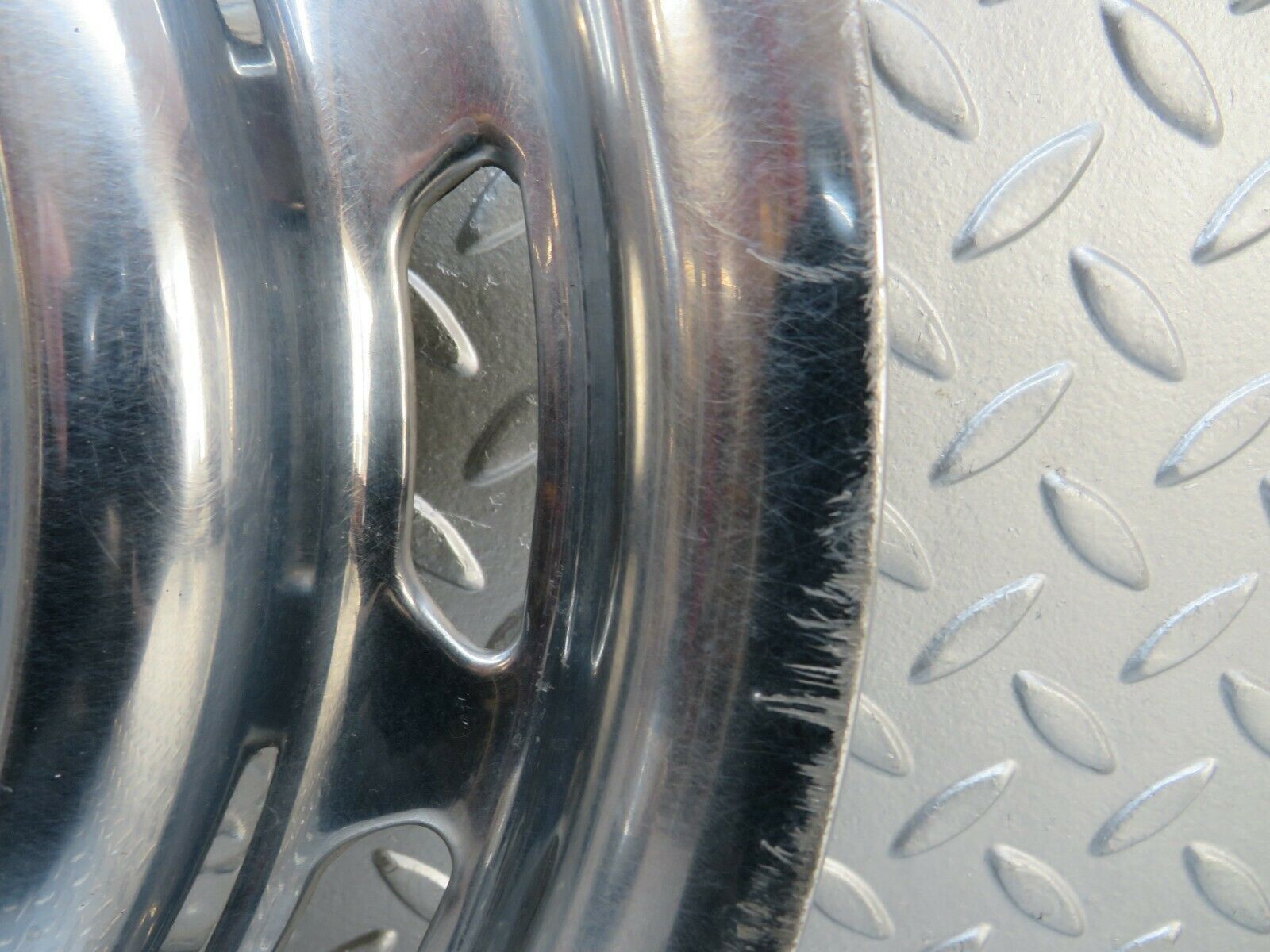 23864 Mercedes-Benz C107 450SLC Coupe Wheel Trim Hub Cap 14"