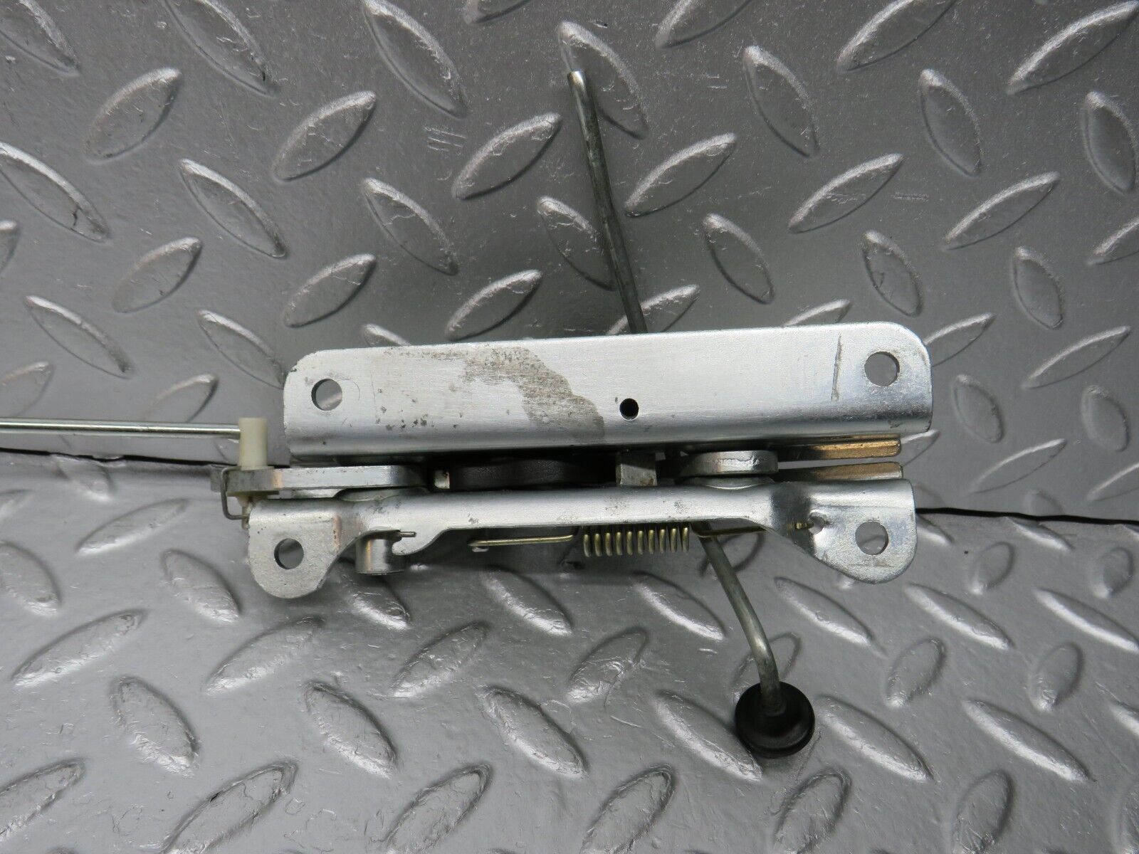 32562 Mercedes-Benz S124 300TE Wagon Rear Right Seat Bench Locking Mechanism