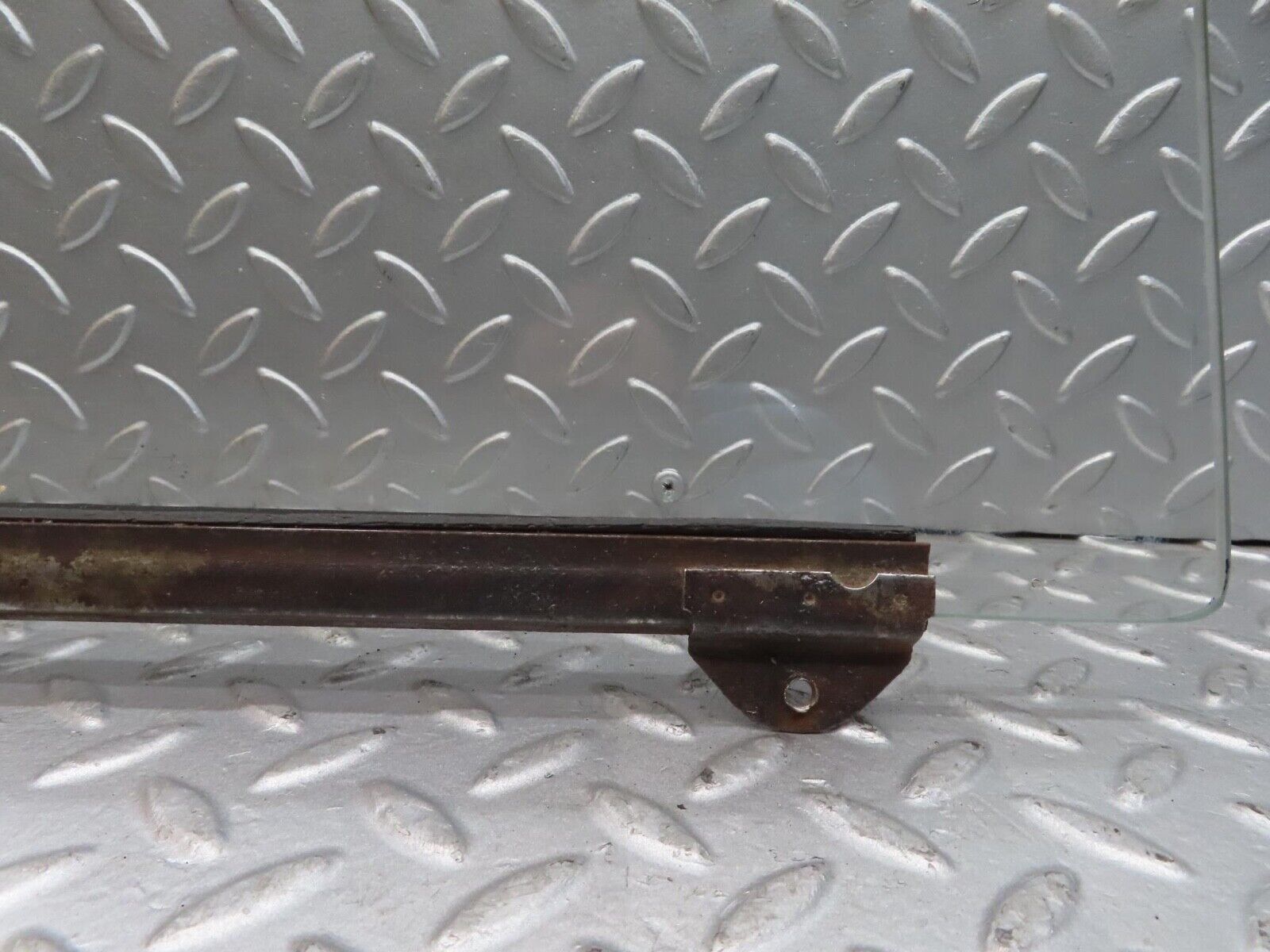 12657 Mercedes-Benz W111 220SE Front Right Door Window Glass