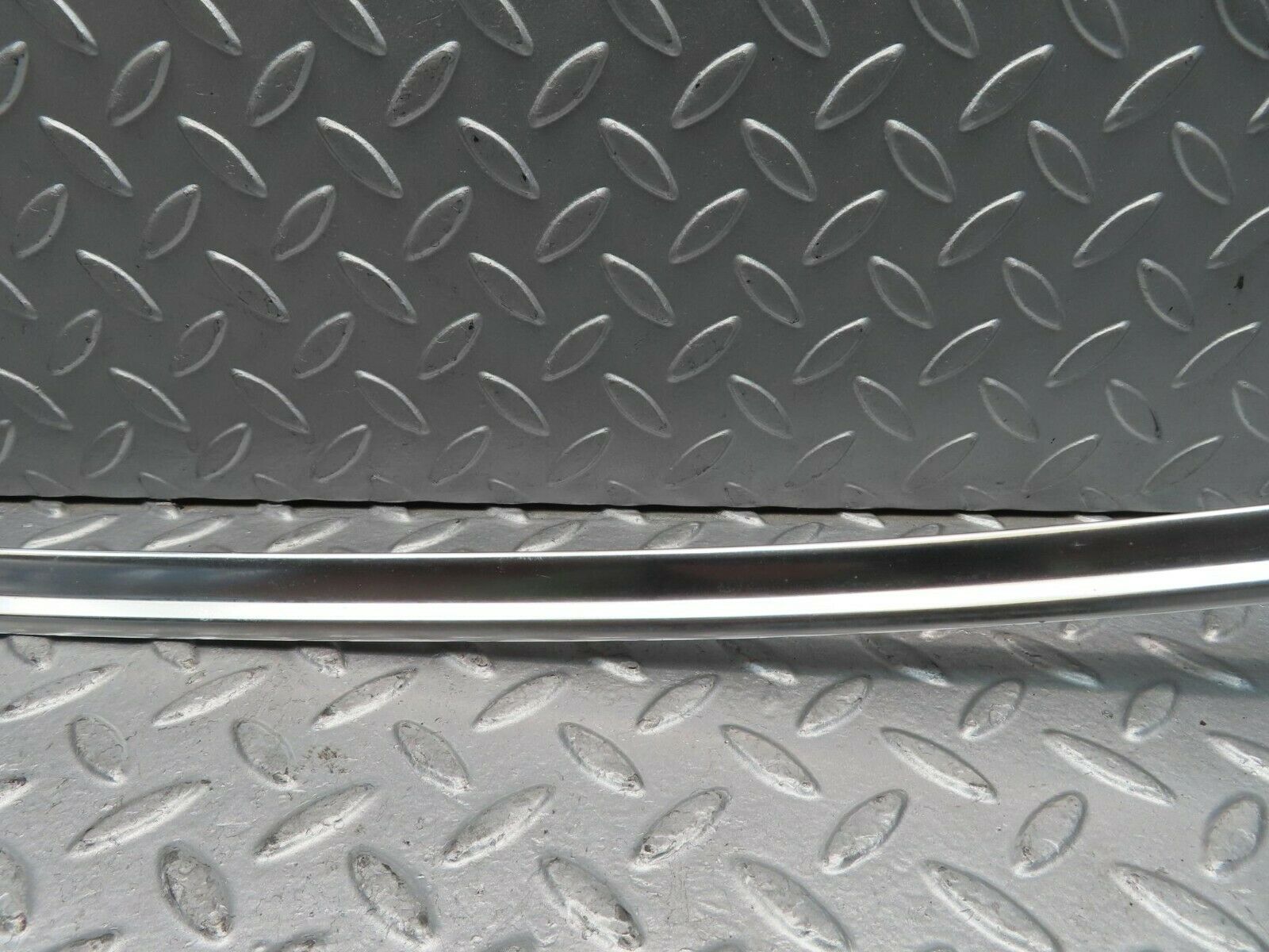 11457 Mercedes-Benz C123 230CE Coupe Rear Windscreen Chrome Frame