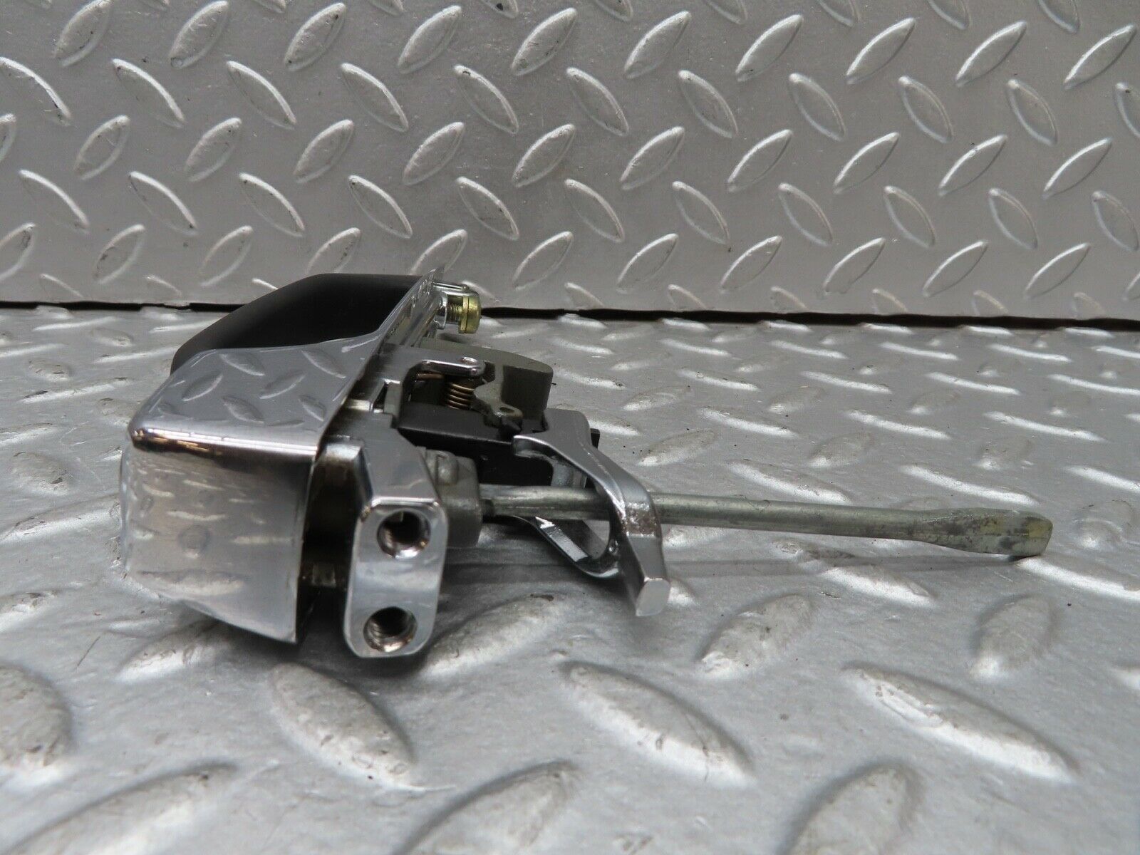 19150 Mercedes-Benz W123 300D Front Exterior Door Handle 1237600159