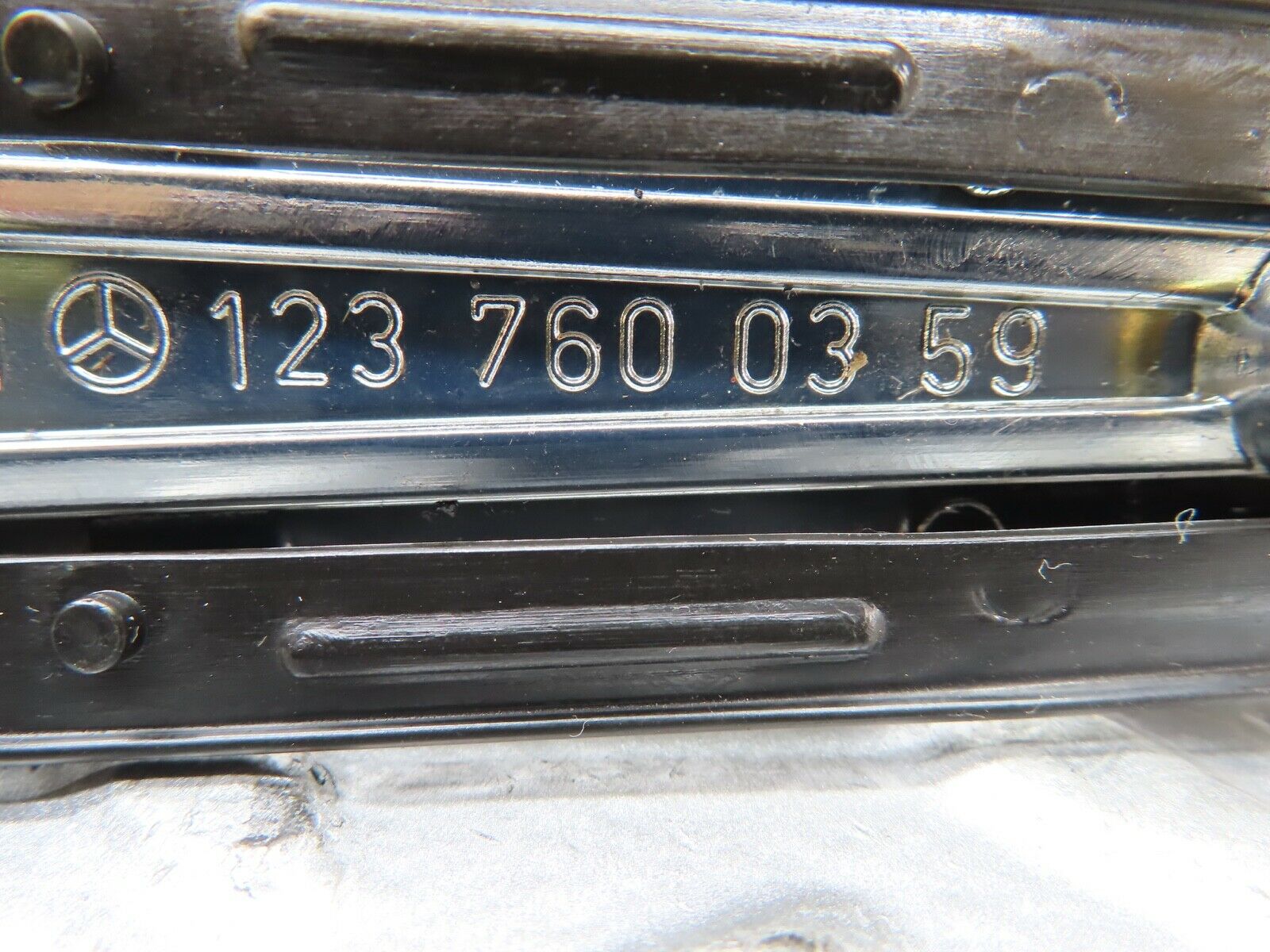 19149 Mercedes-Benz W123 300D Rear Exterior Door Handle 1237600359