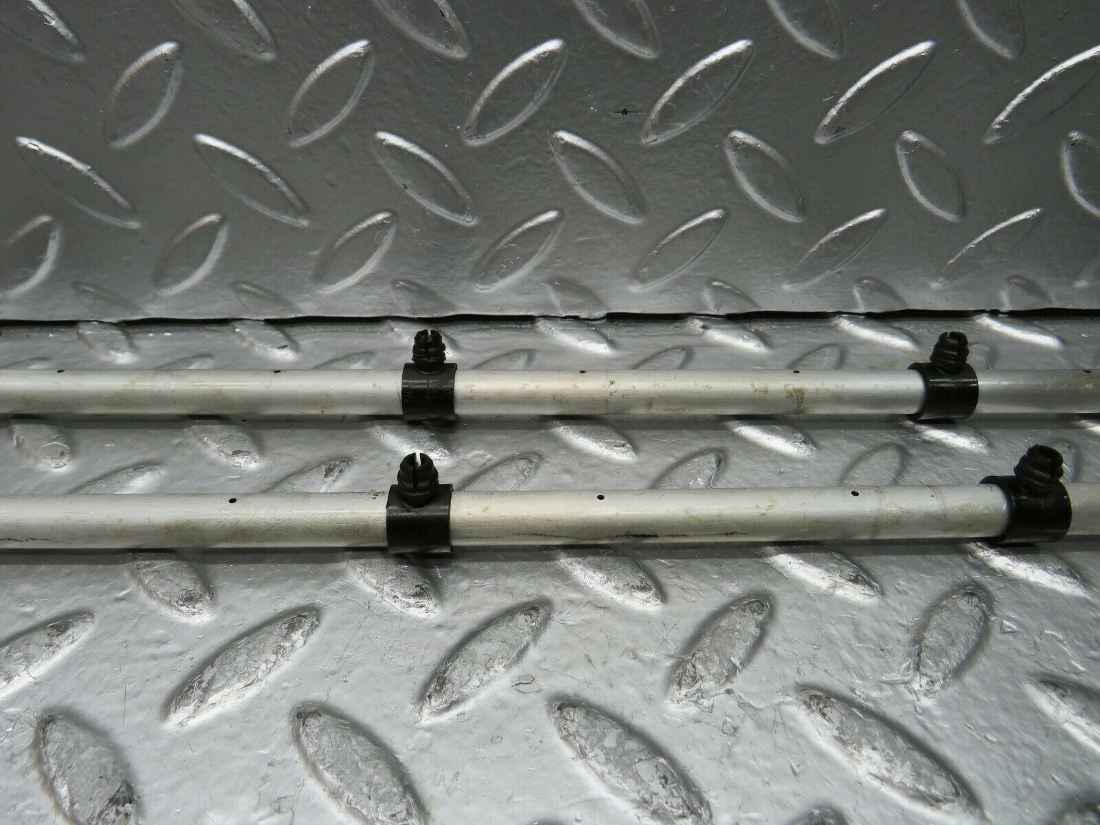 22985 Mercedes-Benz C107 450SL Coupe Camshaft Oil Tube