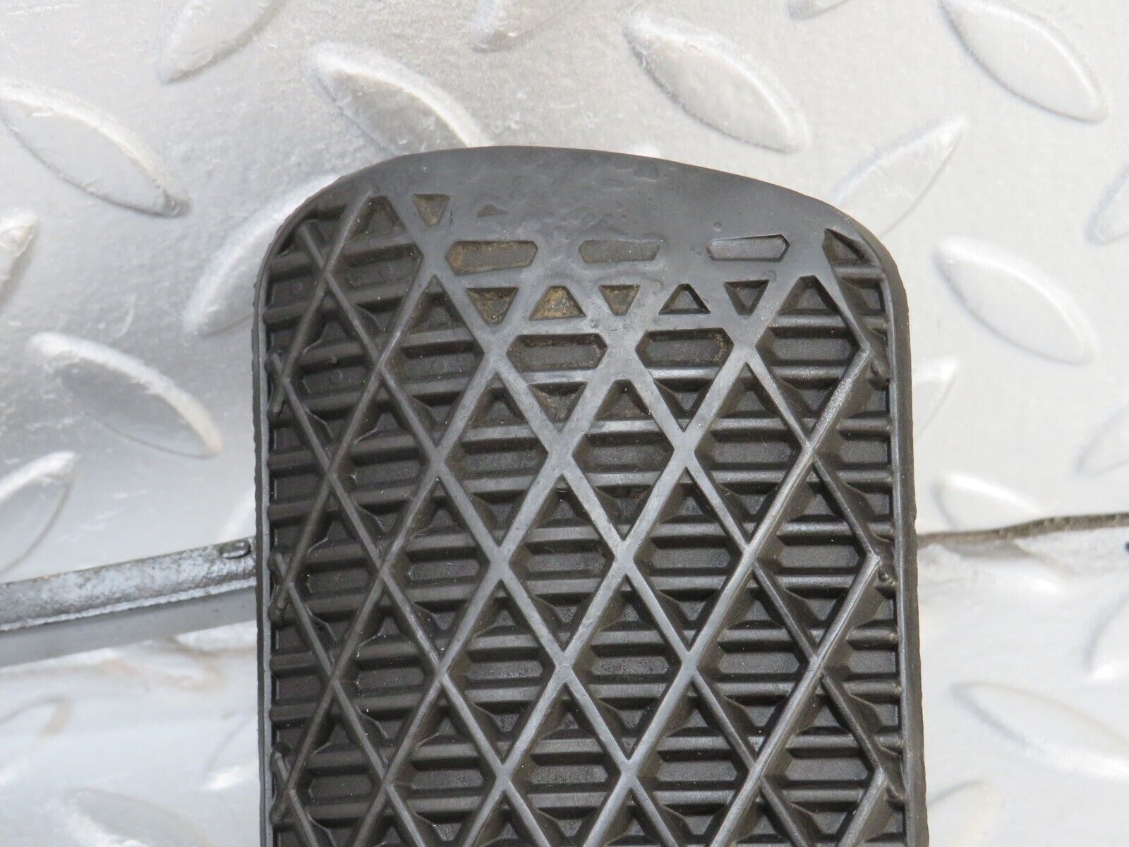 36162 Mercedes-Benz W126 420SE Brake Pedal With Rubber 1232910082