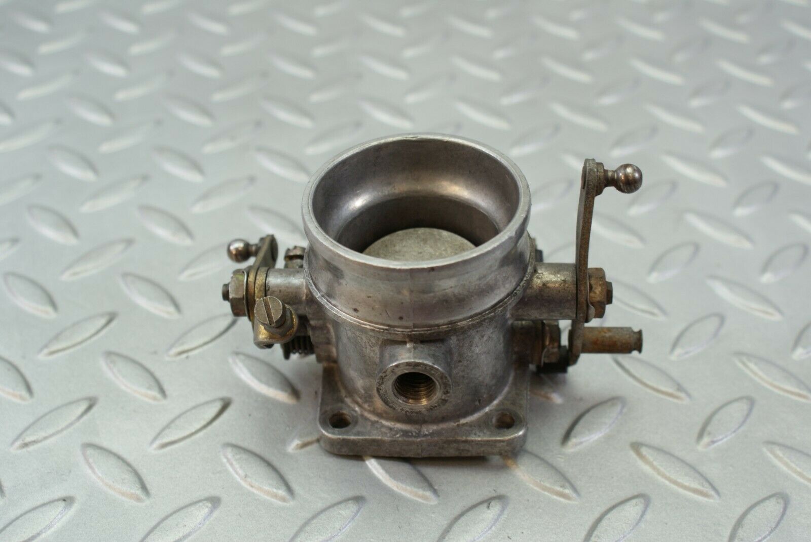 3082 Mercedes-Benz W115 220D Throttle Body Valve 6150710206