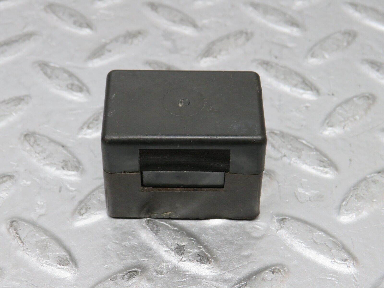 37324 Mercedes-Benz W109 300SEL Fuse Box Connector