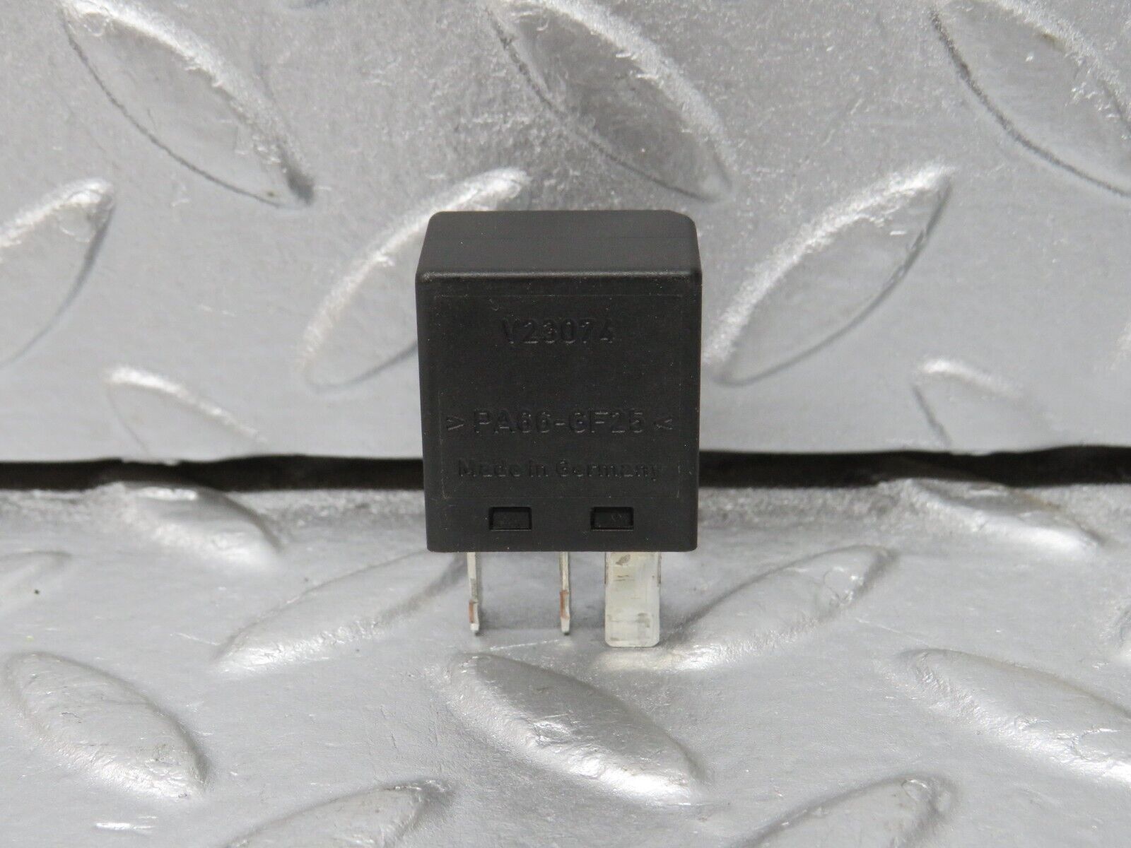 39701 Mercedes-Benz R129 320SL Coupe Indicator Relay 0025421119