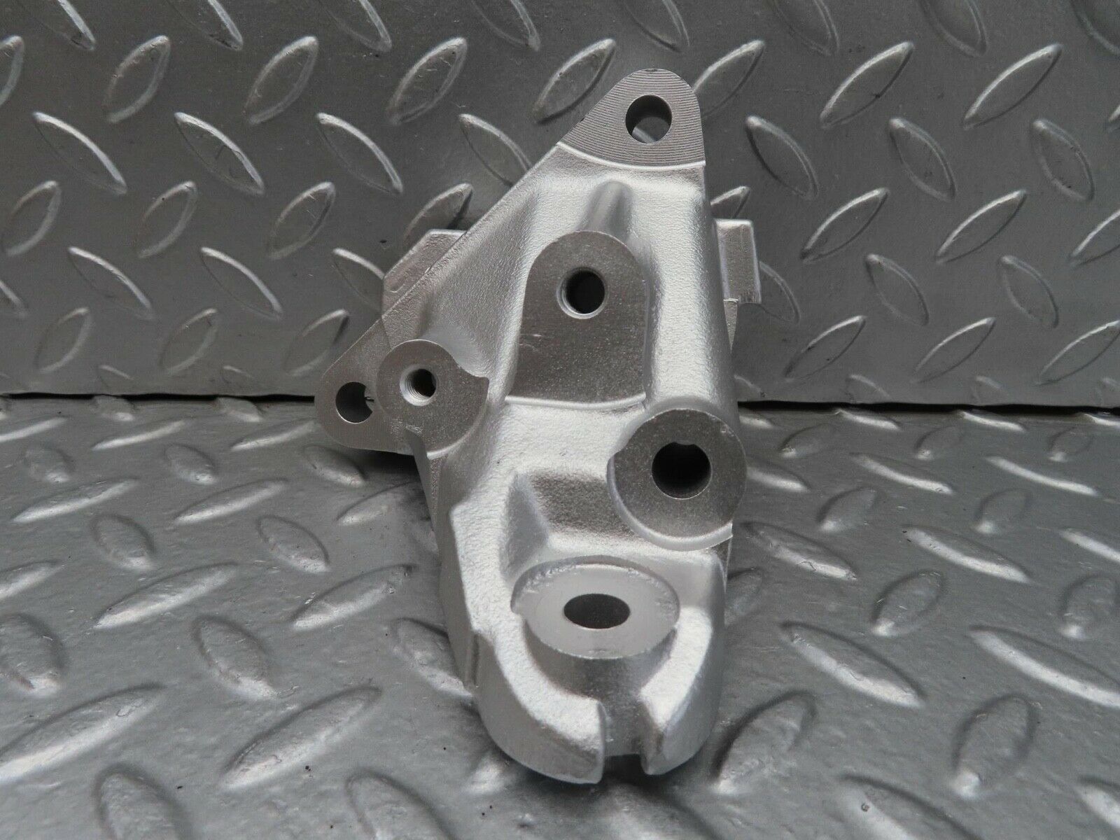 14763 Mercedes-Benz W201 190E Engine Mount Bracket Left Side 1022234104