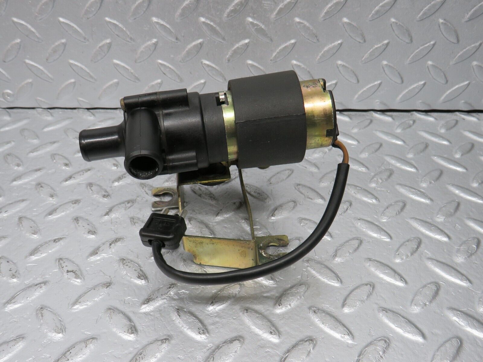 39472 Mercedes-Benz R129 320SL Coupe Heating Water Pump 0018351064