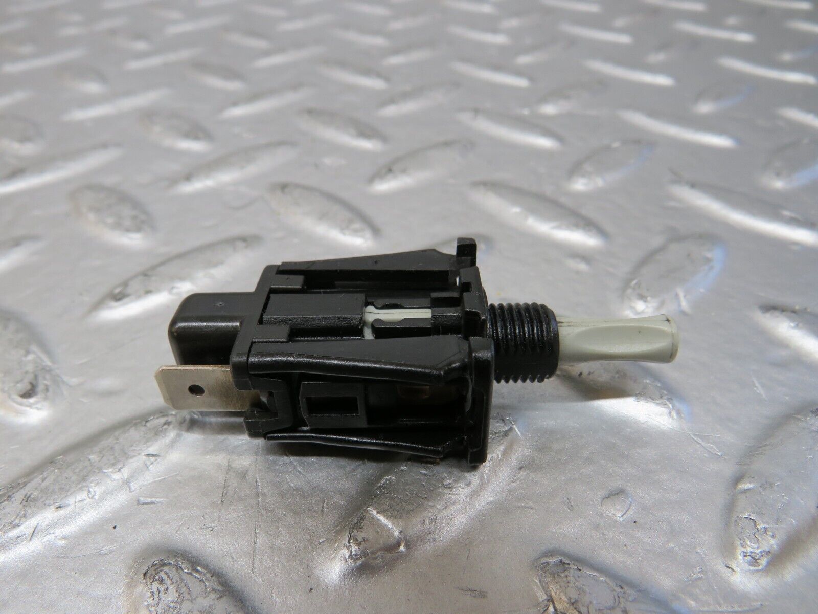 25683 Mercedes-Benz W124 280E Door Contact Switch 2018202110