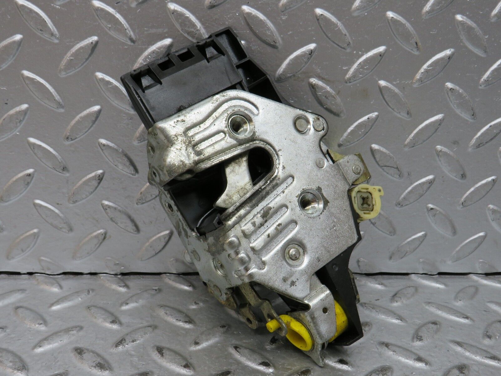 29049 Mercedes-Benz C124 320CE Coupe Left Door Lock Mechanism 1248213551