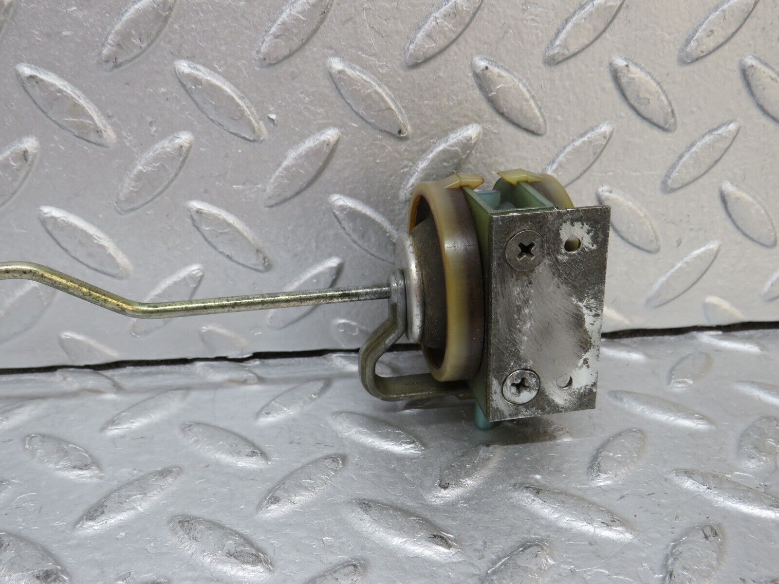 37293 Mercedes-Benz W109 300SEL Rear Left Door Lock Vacuum Actuator