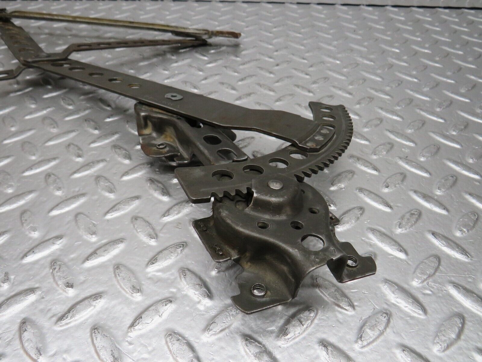 31139 Mercedes-Benz W123 200D Front Right Manual Window Regulator 1237200446