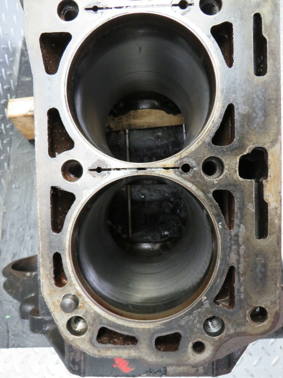 21953 Mercedes-Benz W123 230E Engine Block M102 1020110901 M102.980