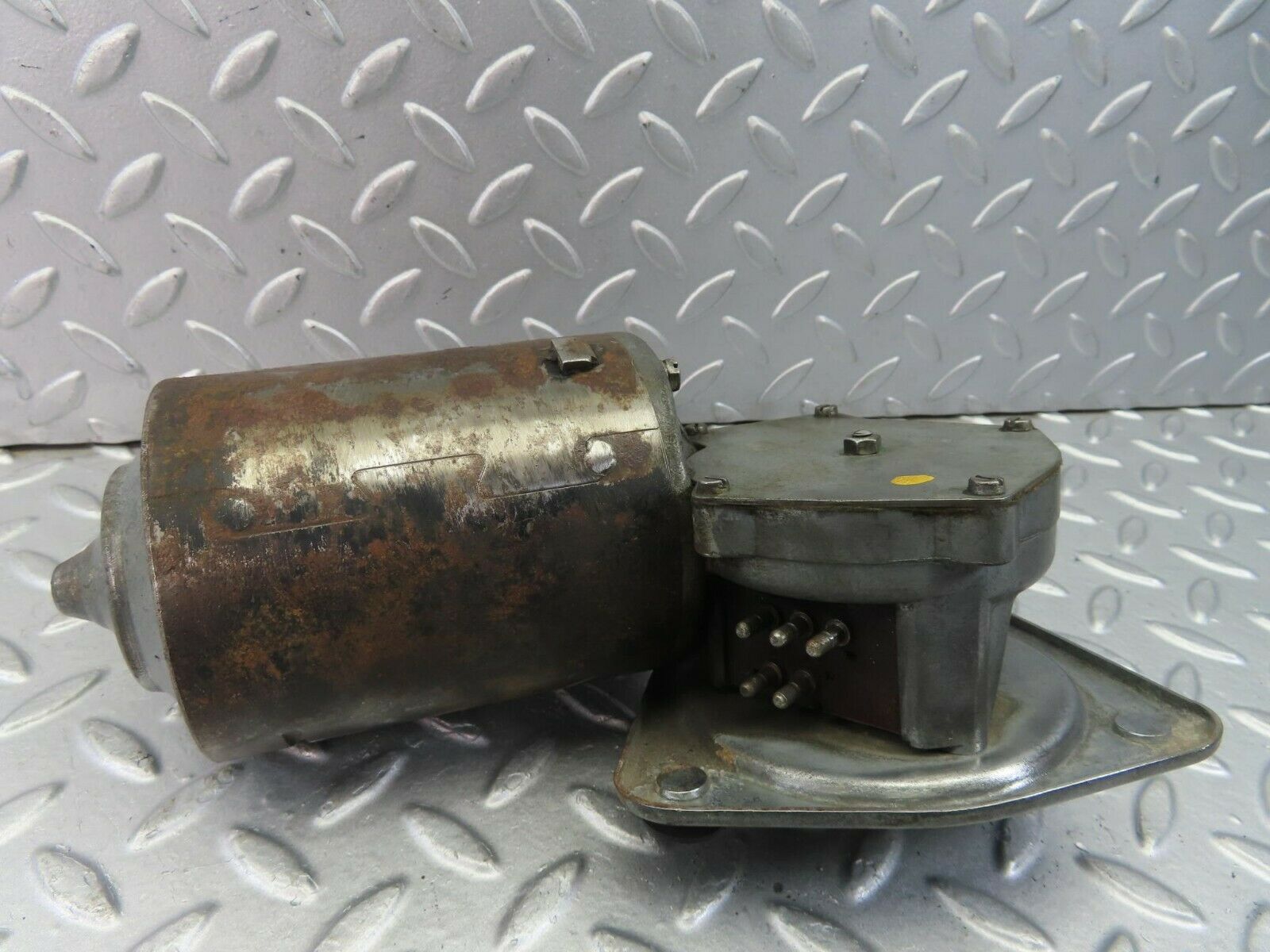8964 Mercedes-Benz W115 Wiper Motor Bosch