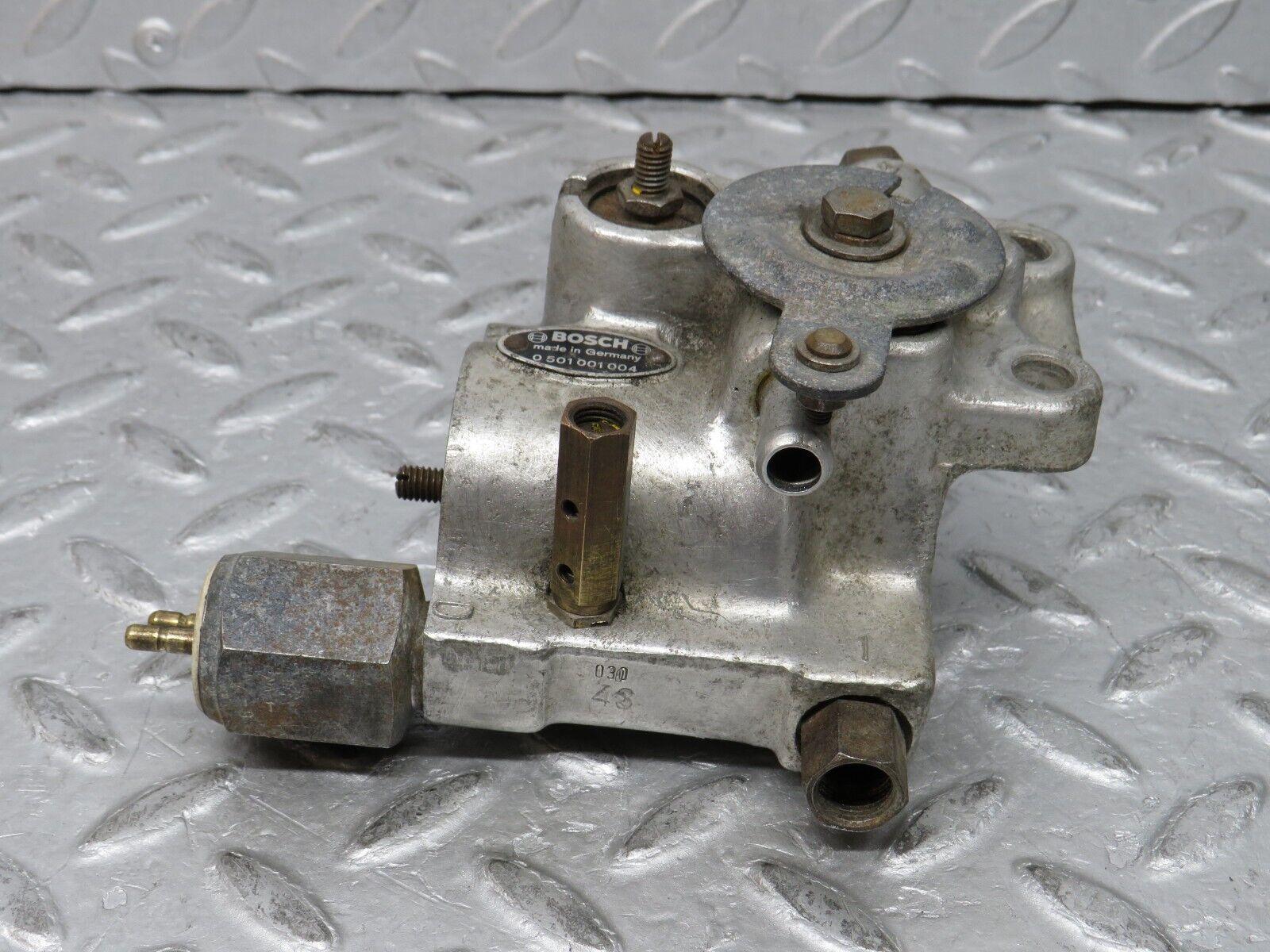 37347 Mercedes-Benz W109 300SEL Air Suspension Valve Bosch 0501001004