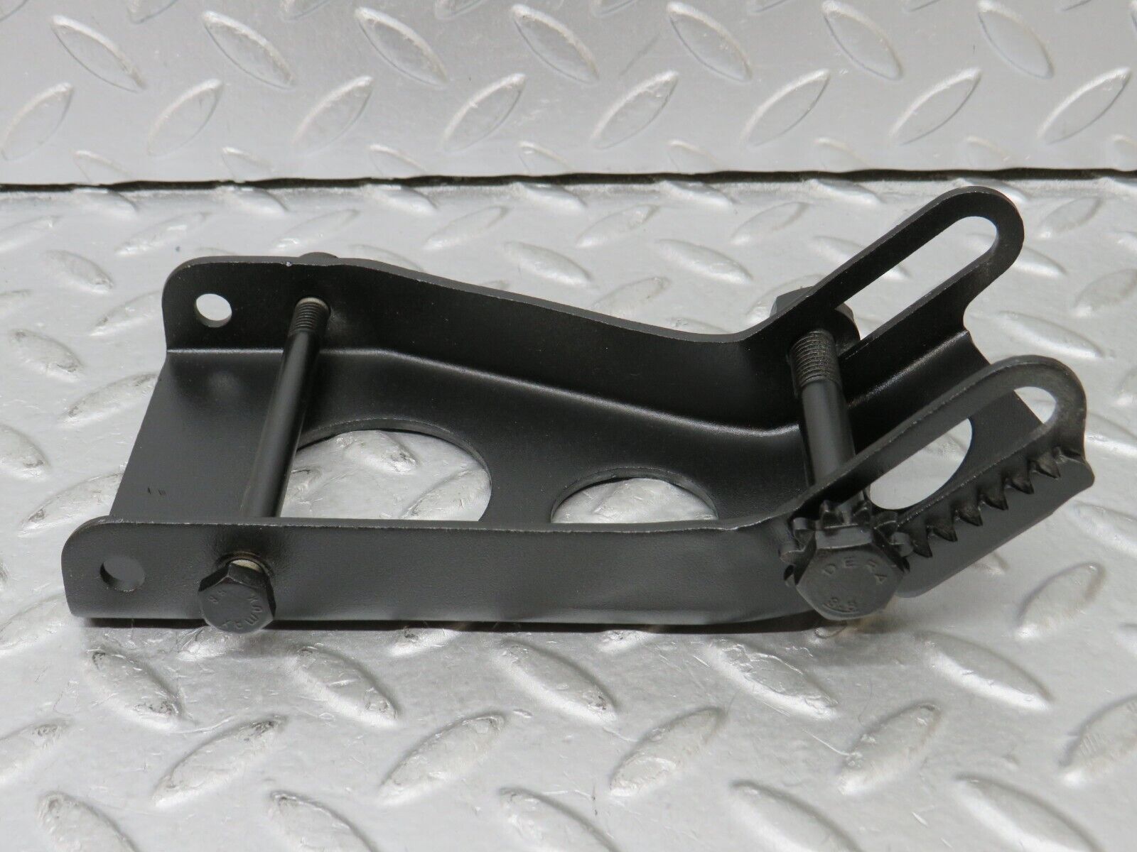 36349 Mercedes-Benz W126 420SE Alternator Generator Bracket