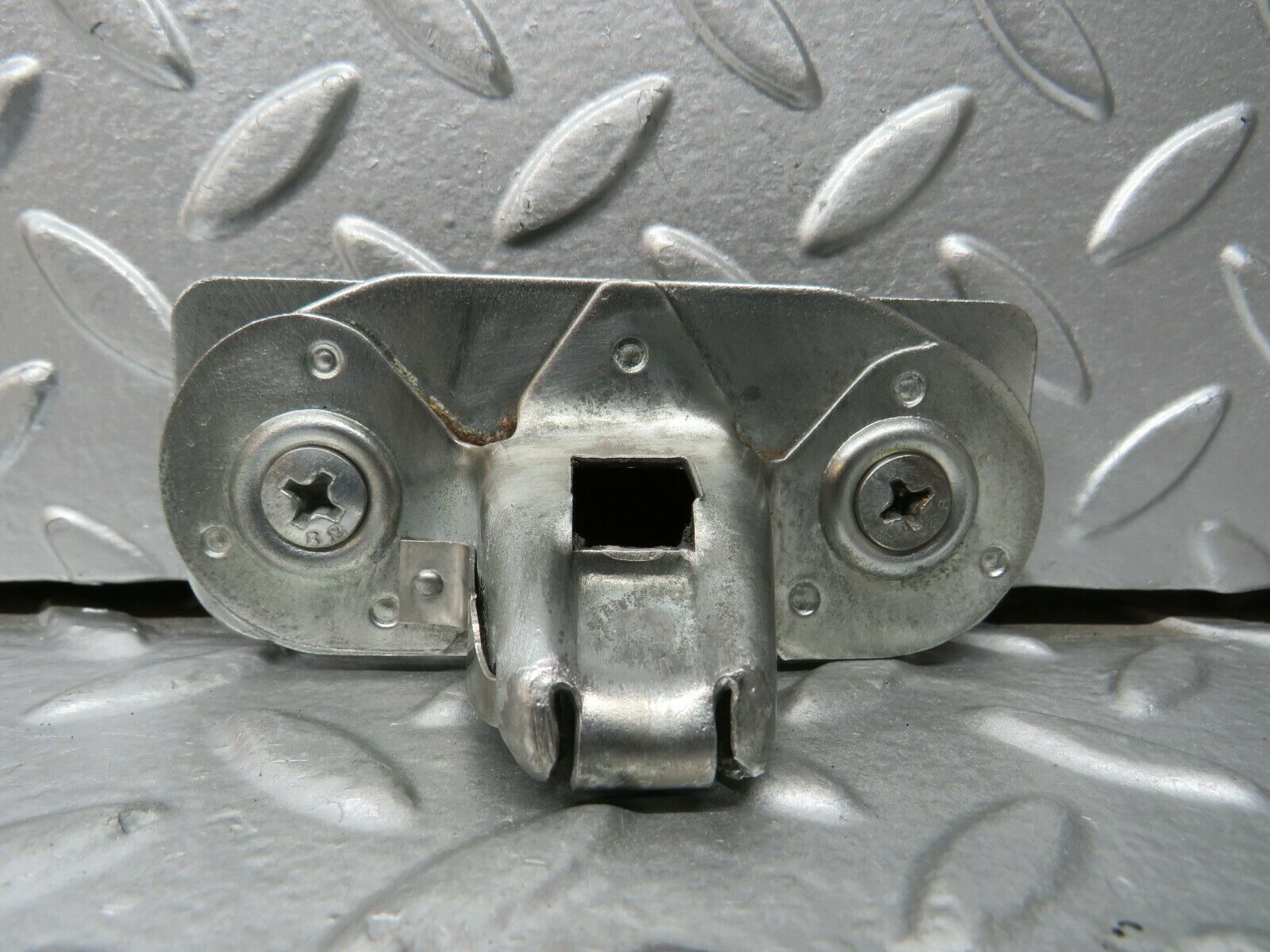 23752 Mercedes-Benz C107 450SLC Coupe Trunk Lock Latch