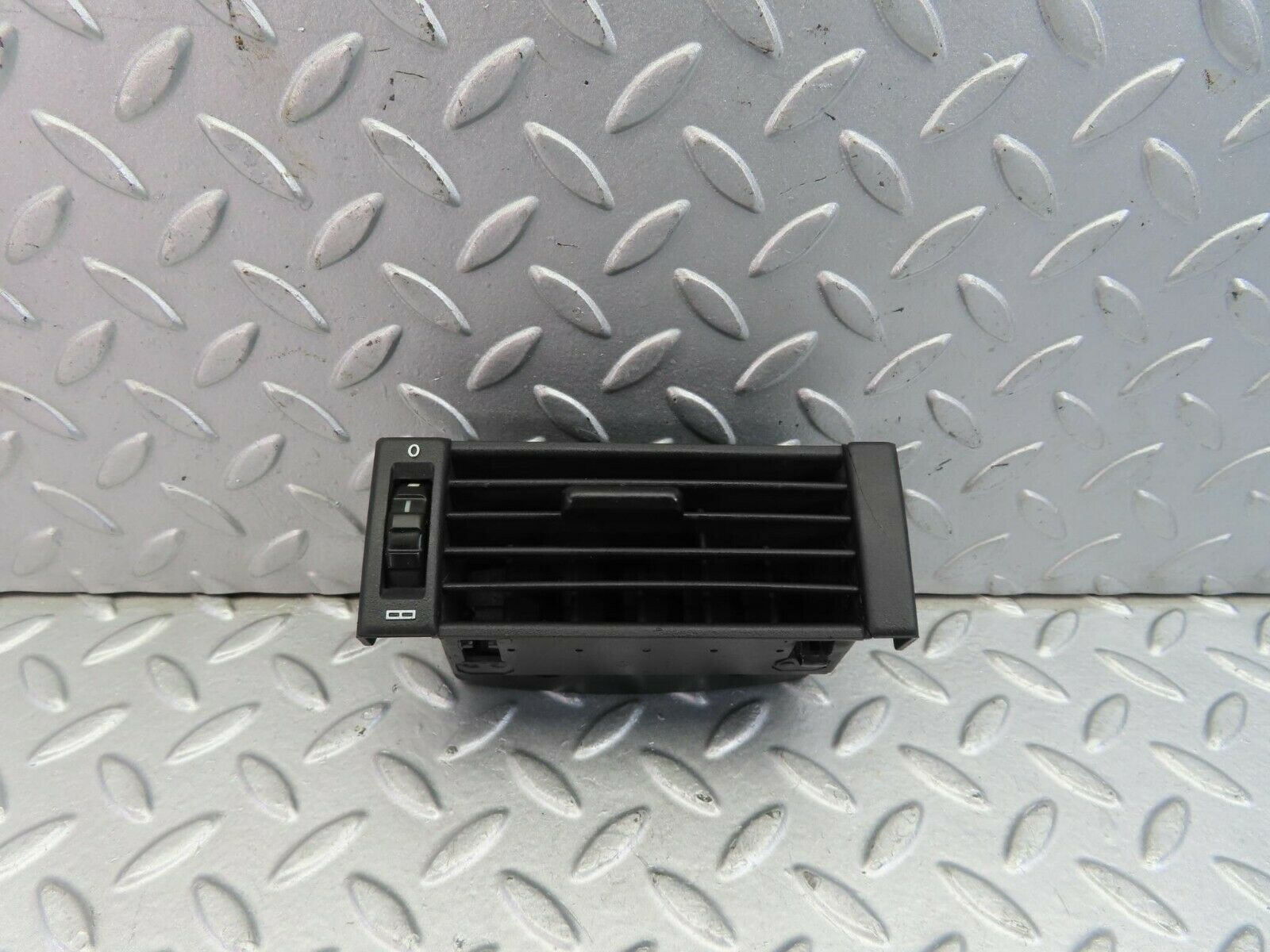 9398 Mercedes-Benz C124 300CE Coupe Dashboard Air Vent Left