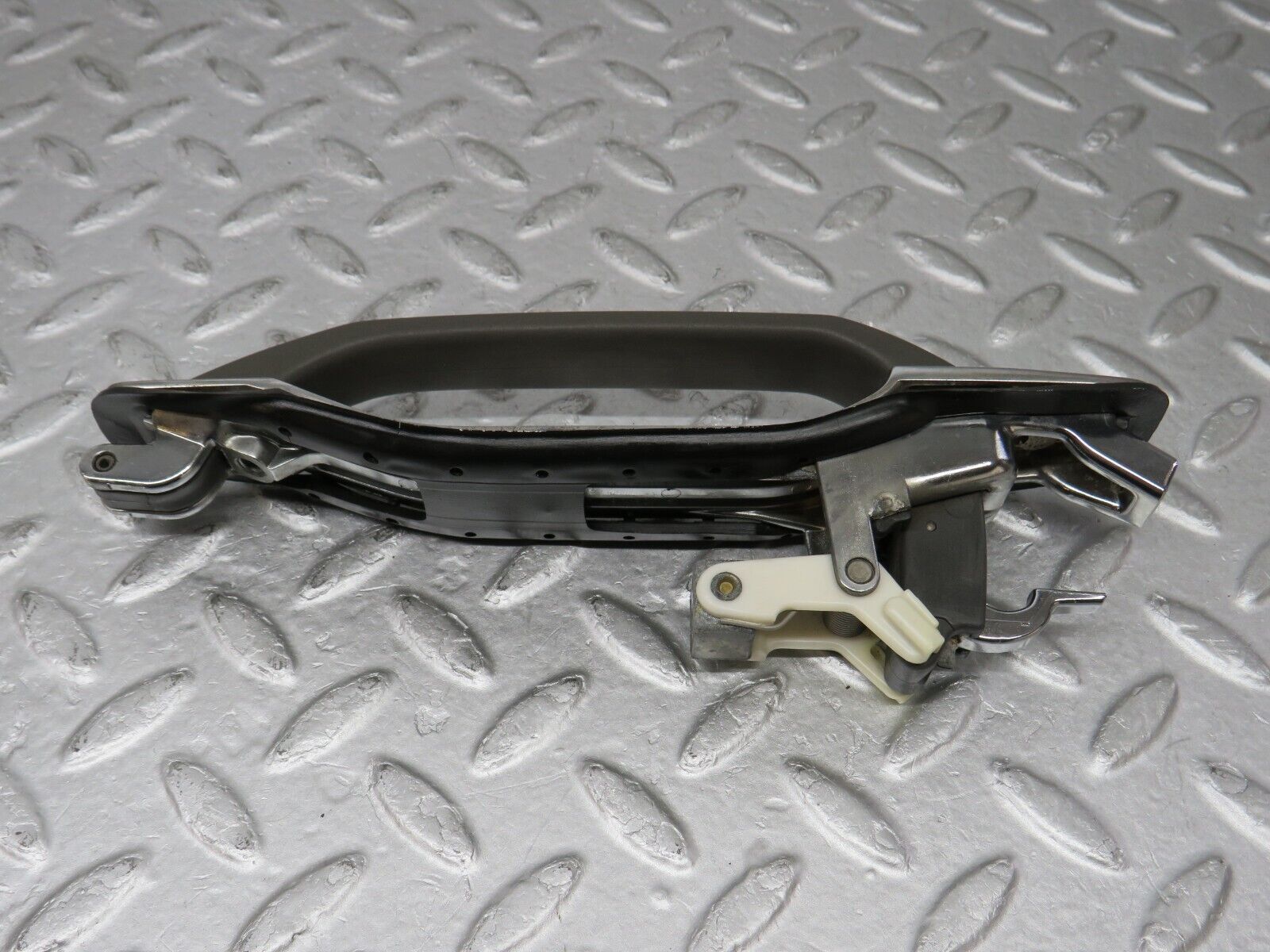 36188 Mercedes-Benz W126 420SE Rear Exterior Door Handle