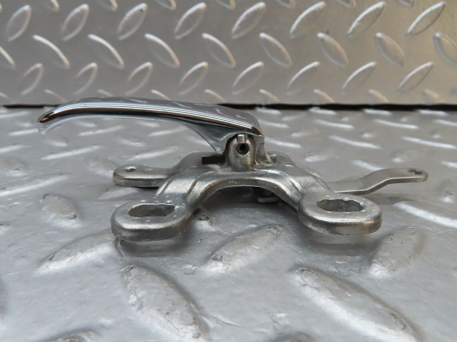 20841 Mercedes-Benz W114 250CE Coupe Right Interior Door Handle 1107660419