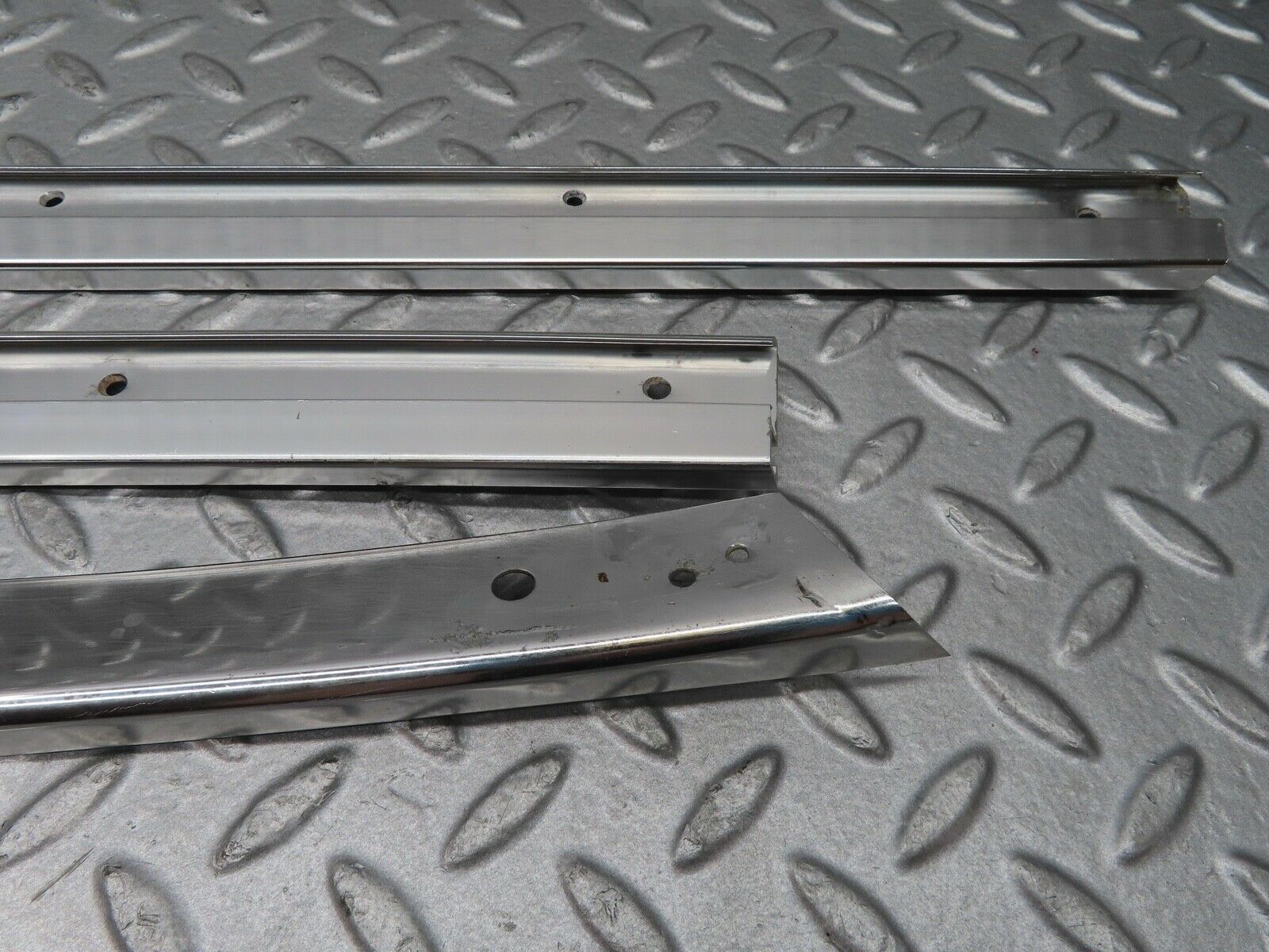 16760 Mercedes-Benz C107 380SLC Roof Chrome Moulding Trim Left Side