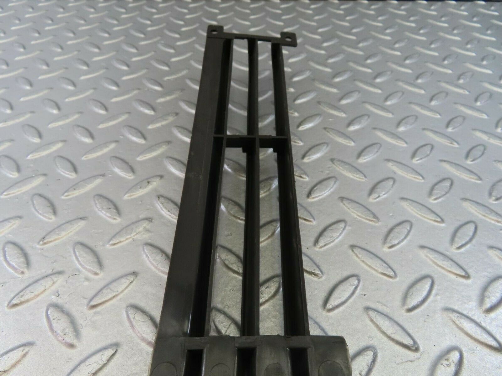 8865 Mercedes-Benz W115 Front Lower Grill Right