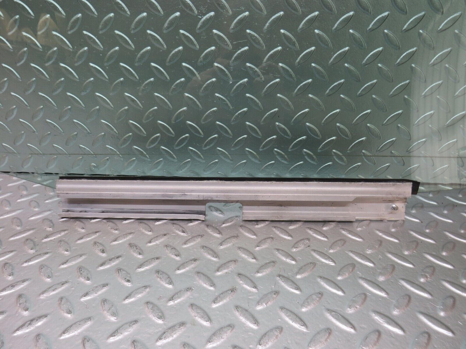 25148 Mercedes-Benz W201 190D Front Left Door Window Glass