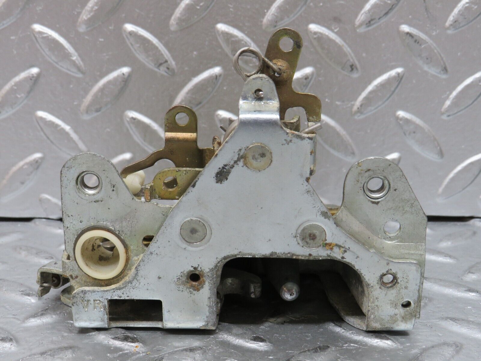 27951 Mercedes-Benz W123 280E Front Right Door Lock Mechanism