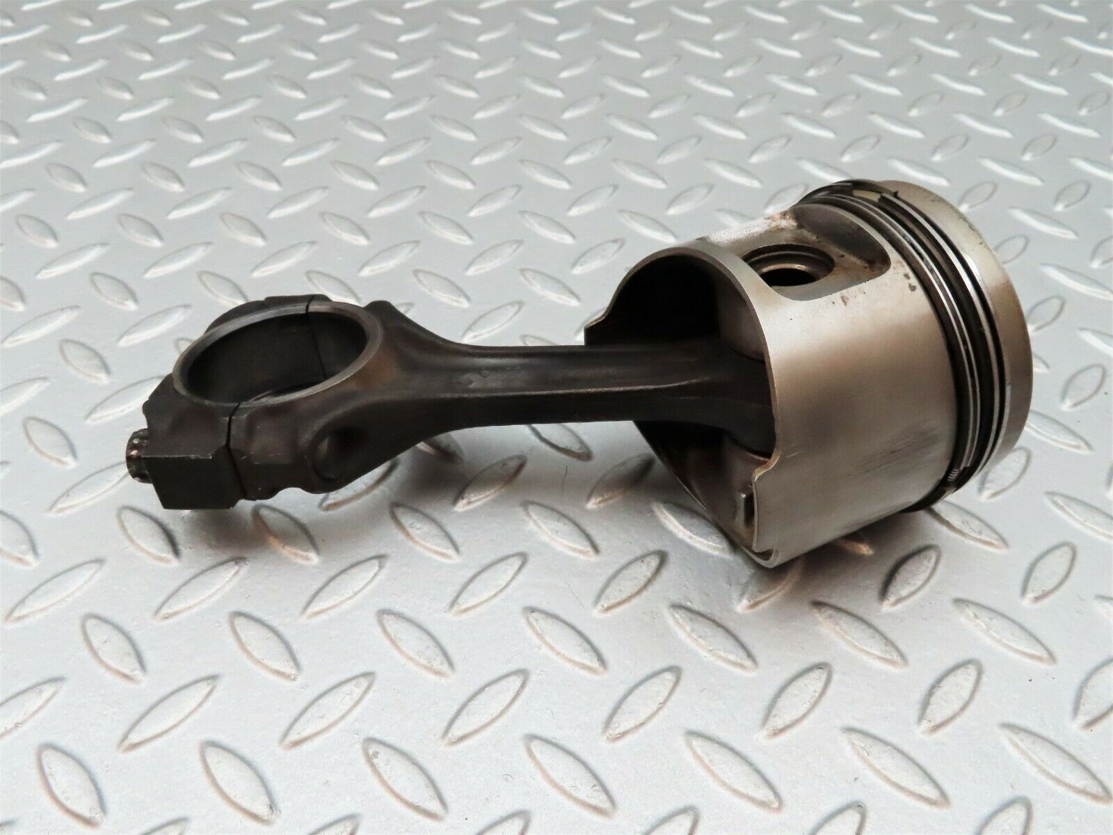 3948 Mercedes-Benz S123 200T Wagon Piston With Connecting Rod 88.975 mm