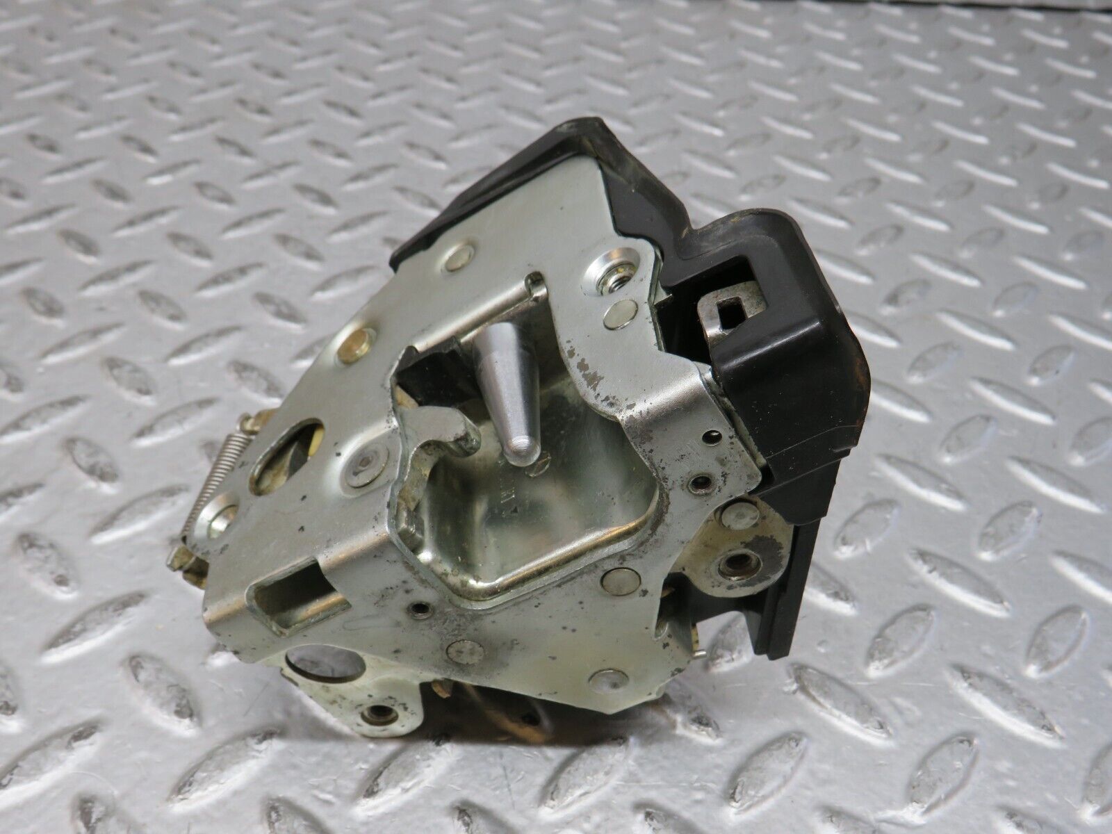 28742 Mercedes-Benz W123 230E Rear Left Door Lock Mechanism 1237230108