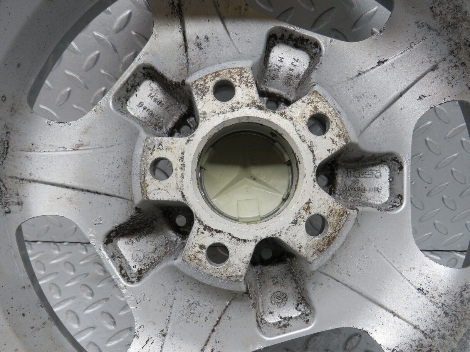 38190 Mercedes-Benz A124 Alloy Wheel 7Jx15H2 ET37 KBA44301